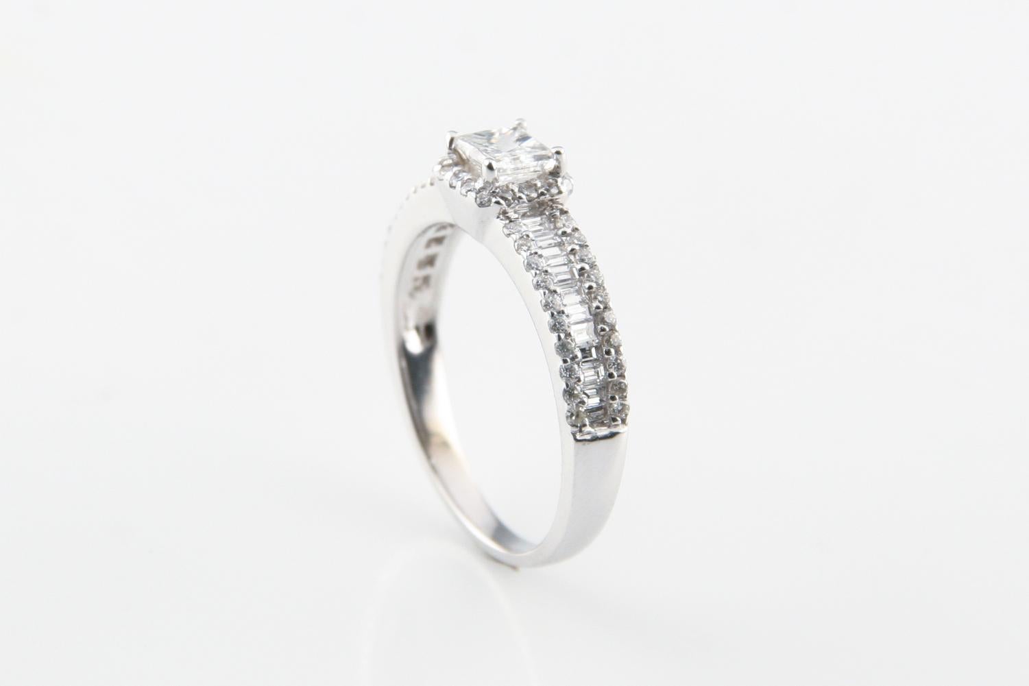 1.00 Carat Princess Cut Diamond 14 Karat White Gold Engagement Ring In Good Condition In Sherman Oaks, CA