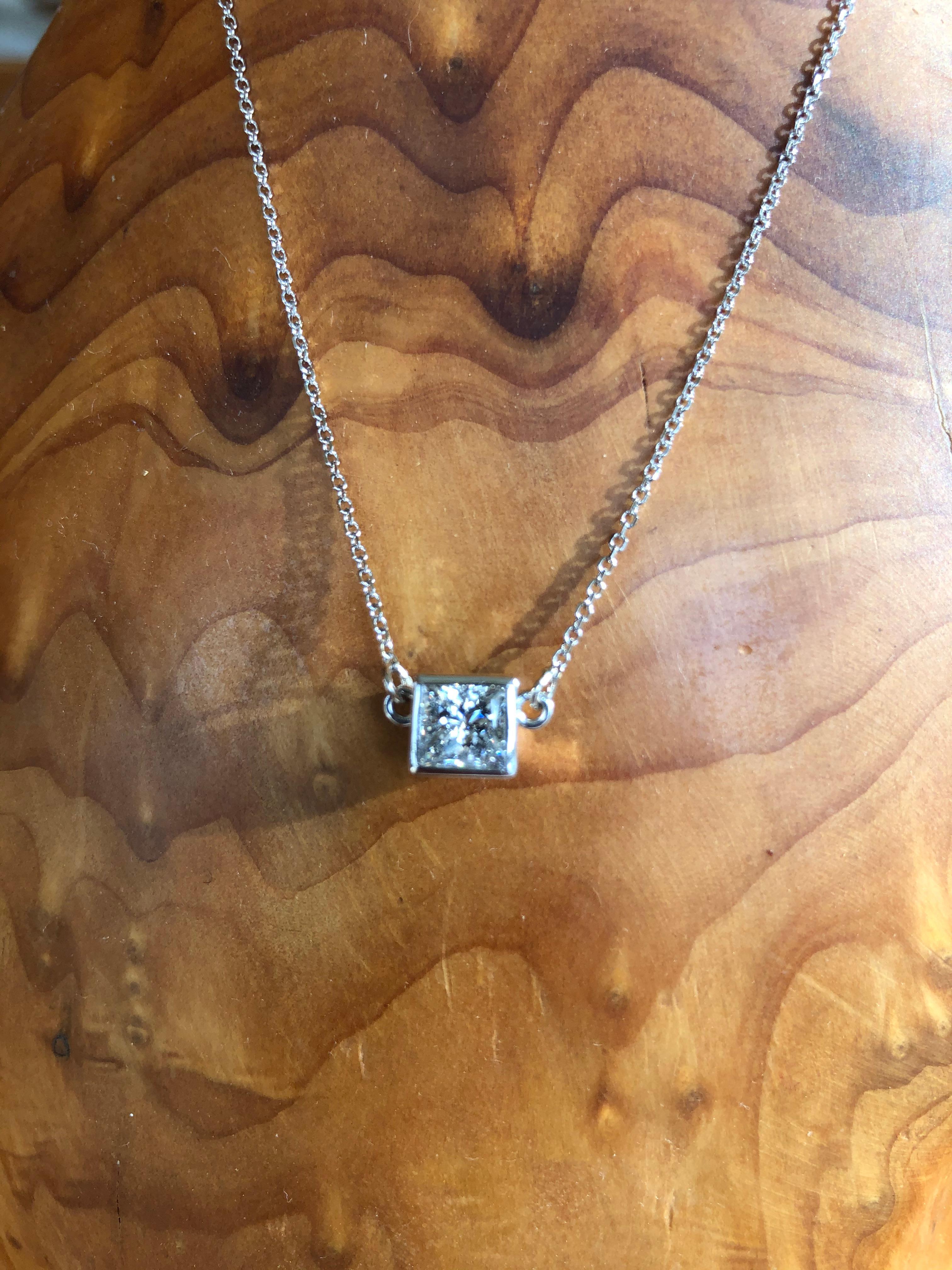 1,00 Karat Diamant im Prinzessinnenschliff Solitär-Anhänger Halskette (Carréschliff) im Angebot