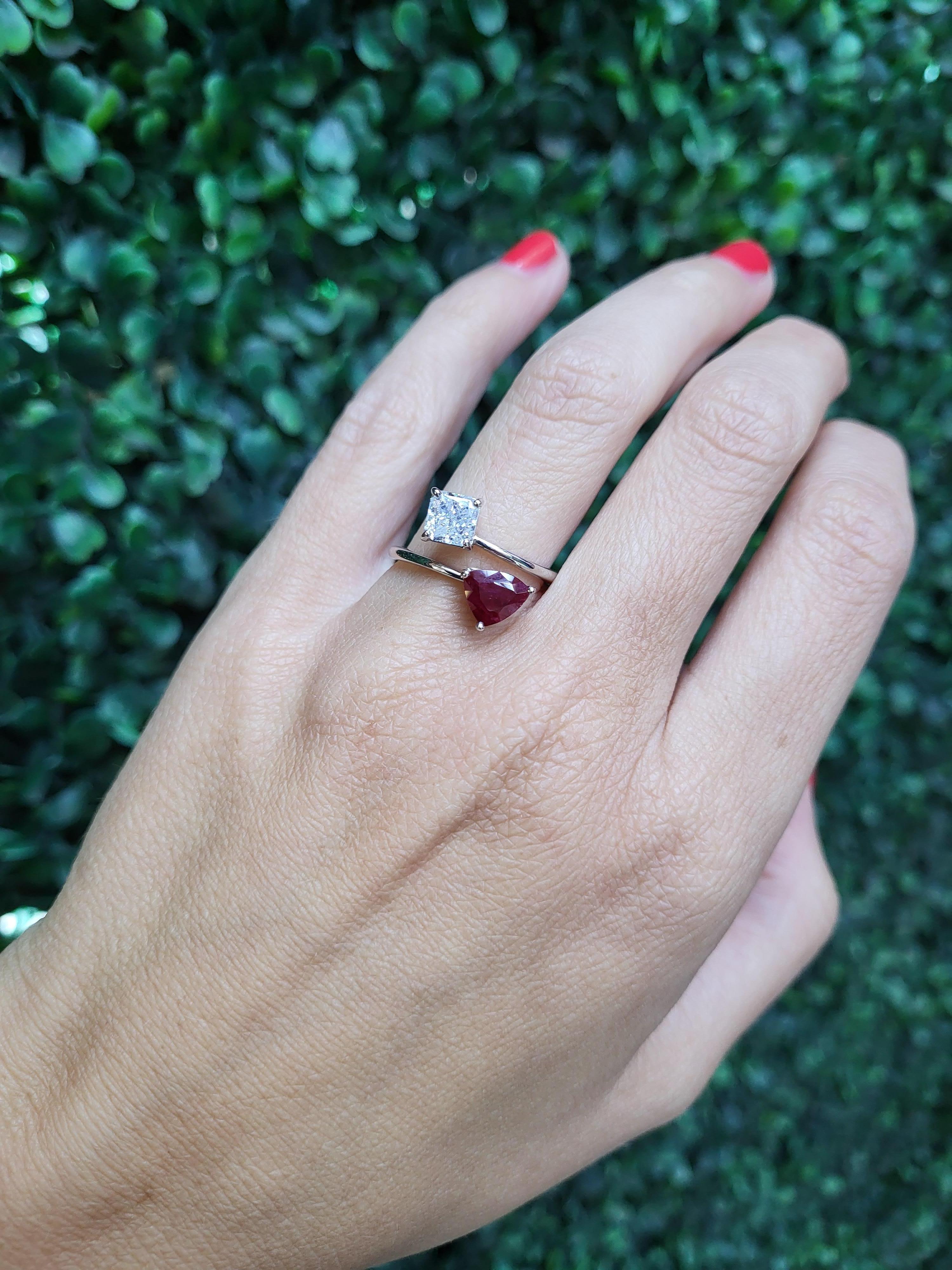 1.00 Carat Radiant Cut Diamond & 1.16 Trillion Cut Ruby Toi et Moi Ring In New Condition In Houston, TX