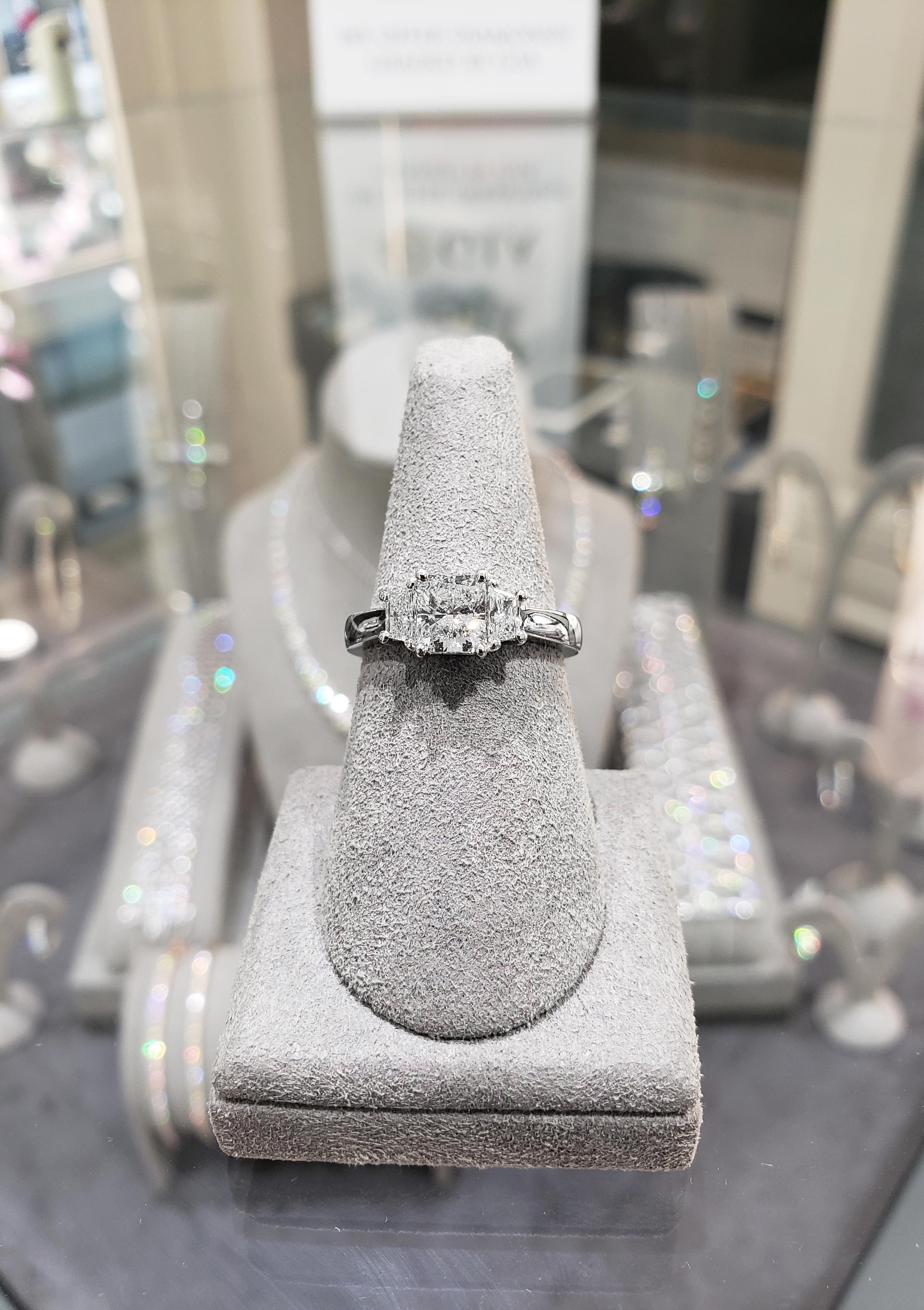 Contemporary Roman Malakov 1.00 Carats Radiant Cut Diamond Three-Stone Engagement Ring For Sale