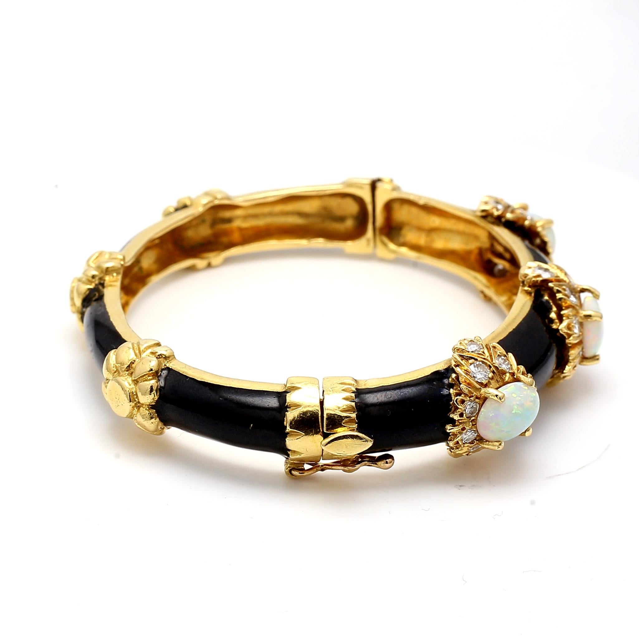 Bracelet jonc en or jaune 18 carats avec diamants taille radiant H VS2 de 1,00 carat Bon état - En vente à New York, NY