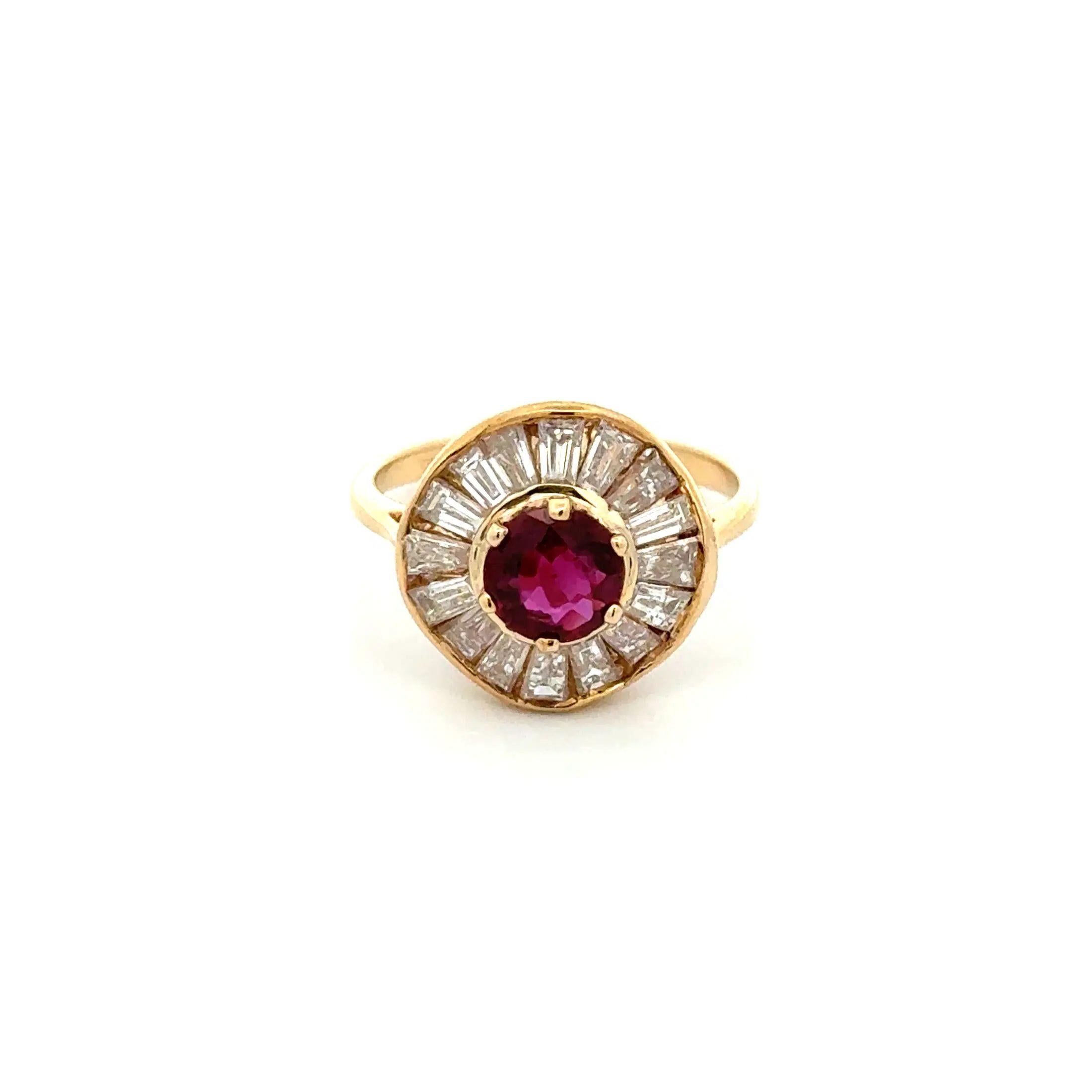 1,00 Karat roter Rubin und Baguette Diamant Gold Vintage Ballerina Ring (Gemischter Schliff) im Angebot