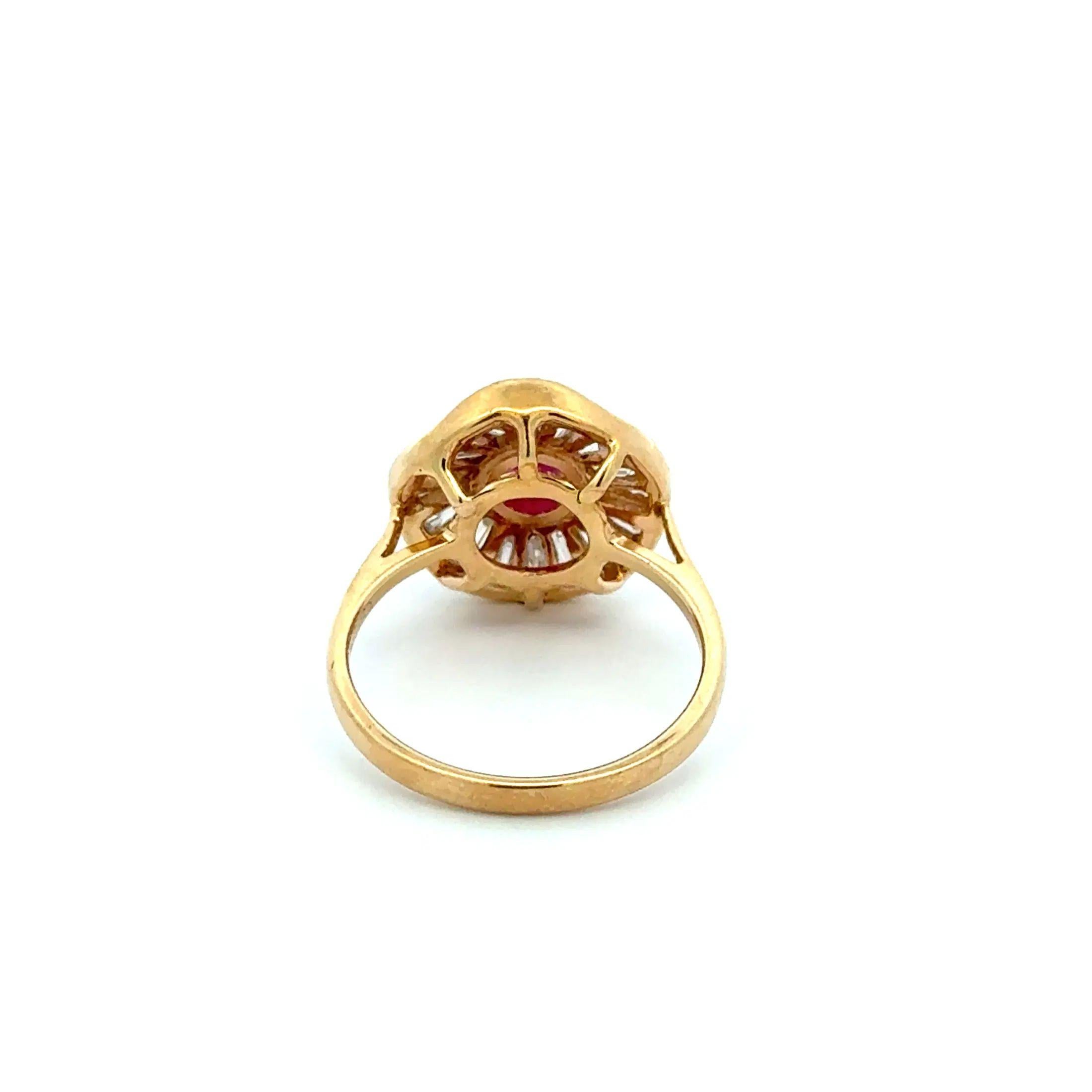 1,00 Karat roter Rubin und Baguette Diamant Gold Vintage Ballerina Ring im Zustand „Hervorragend“ im Angebot in Montreal, QC