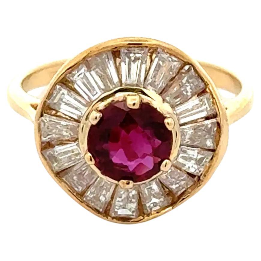 Bague Vintage Ballerina en or avec rubis rouge et diamant baguette de 1,00 carat