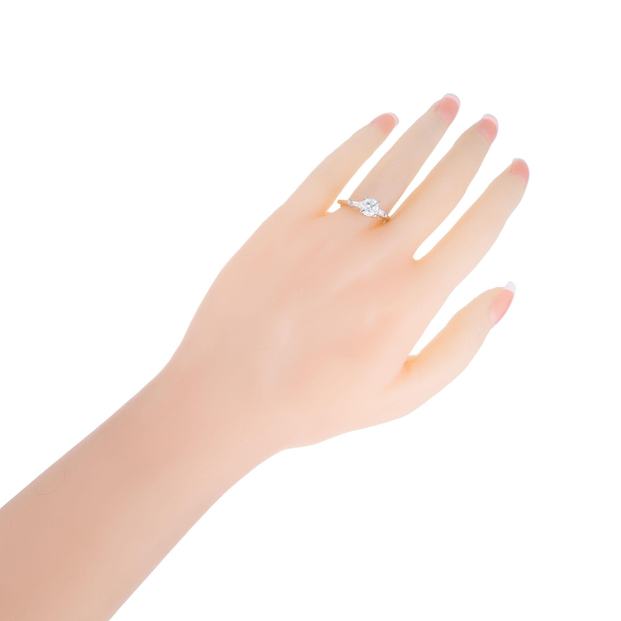 Women's 1.00 Carat Round Baguette Diamond Gold Engagement Ring For Sale