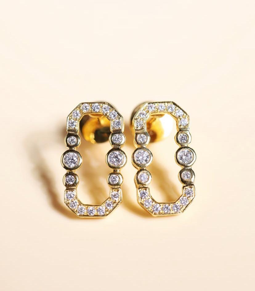 Taille ronde Boucles d'oreilles en or 18 carats de 1,00 carat de diamants ronds de forme brillante en vente