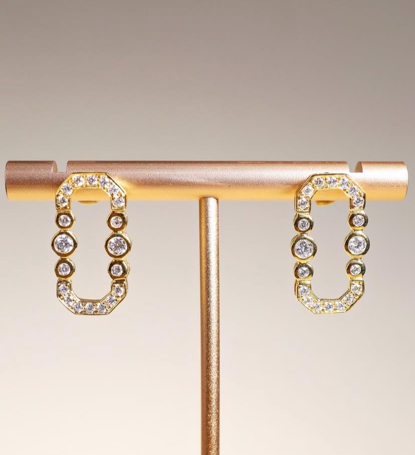 Boucles d'oreilles en or 18 carats de 1,00 carat de diamants ronds de forme brillante Unisexe en vente