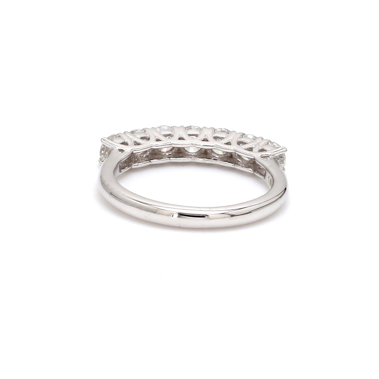 Contemporary 1.00 Carat Round Brilliant Cut Diamond 18 Karat White Gold Wedding Ring For Sale