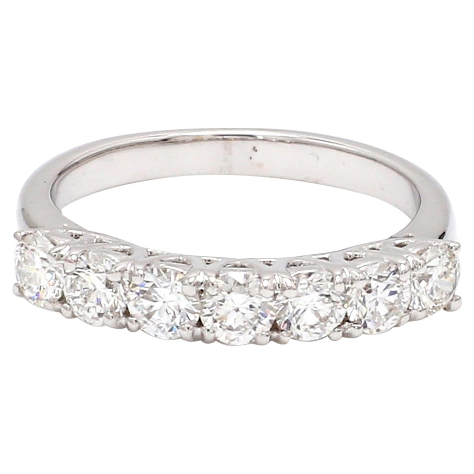 1.00 Carat Round Brilliant Cut Diamond 18 Karat White Gold Wedding Ring For Sale