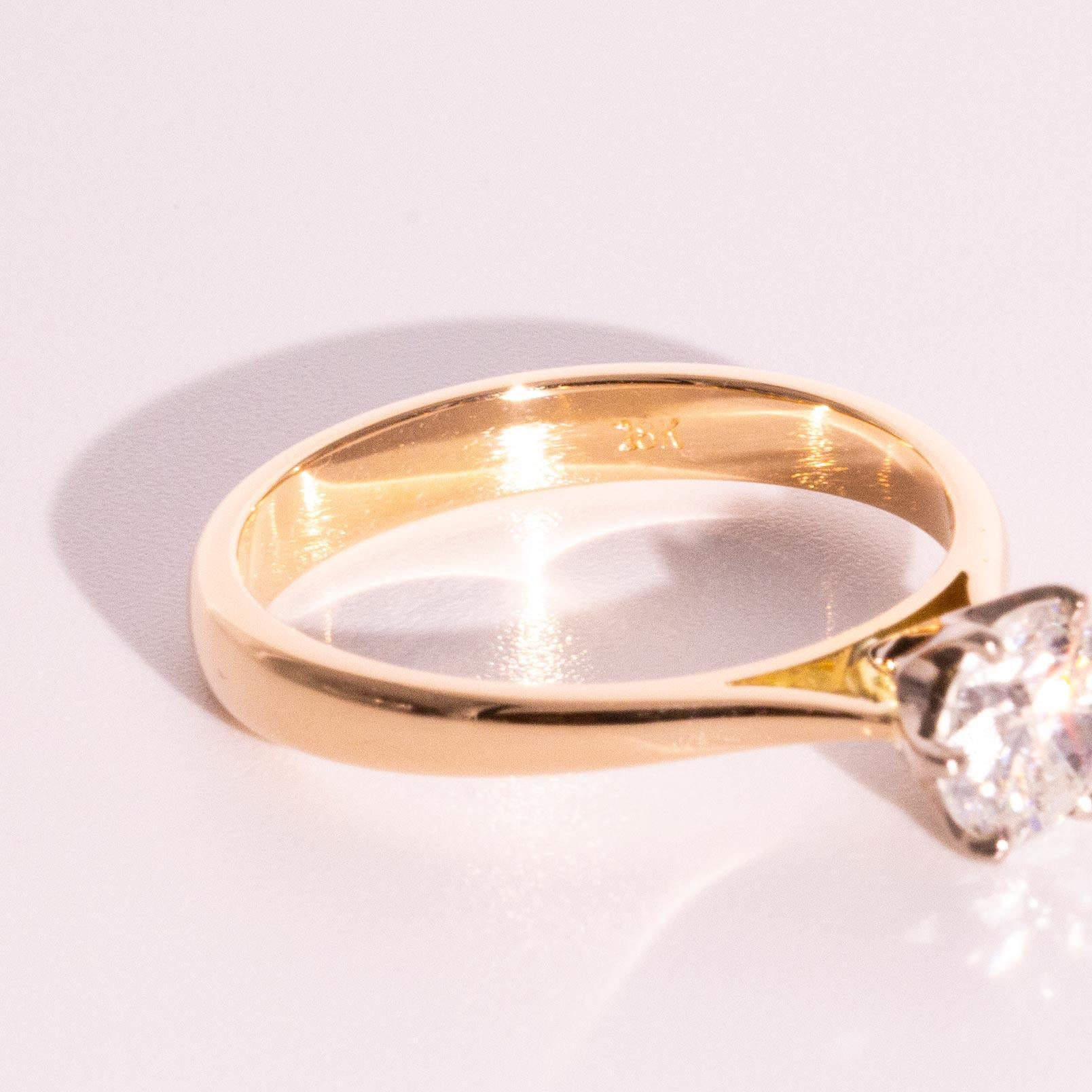 Contemporary 1.00 Carat Round Brilliant Cut Diamond Solitaire 18 Carat Gold Engagement Ring