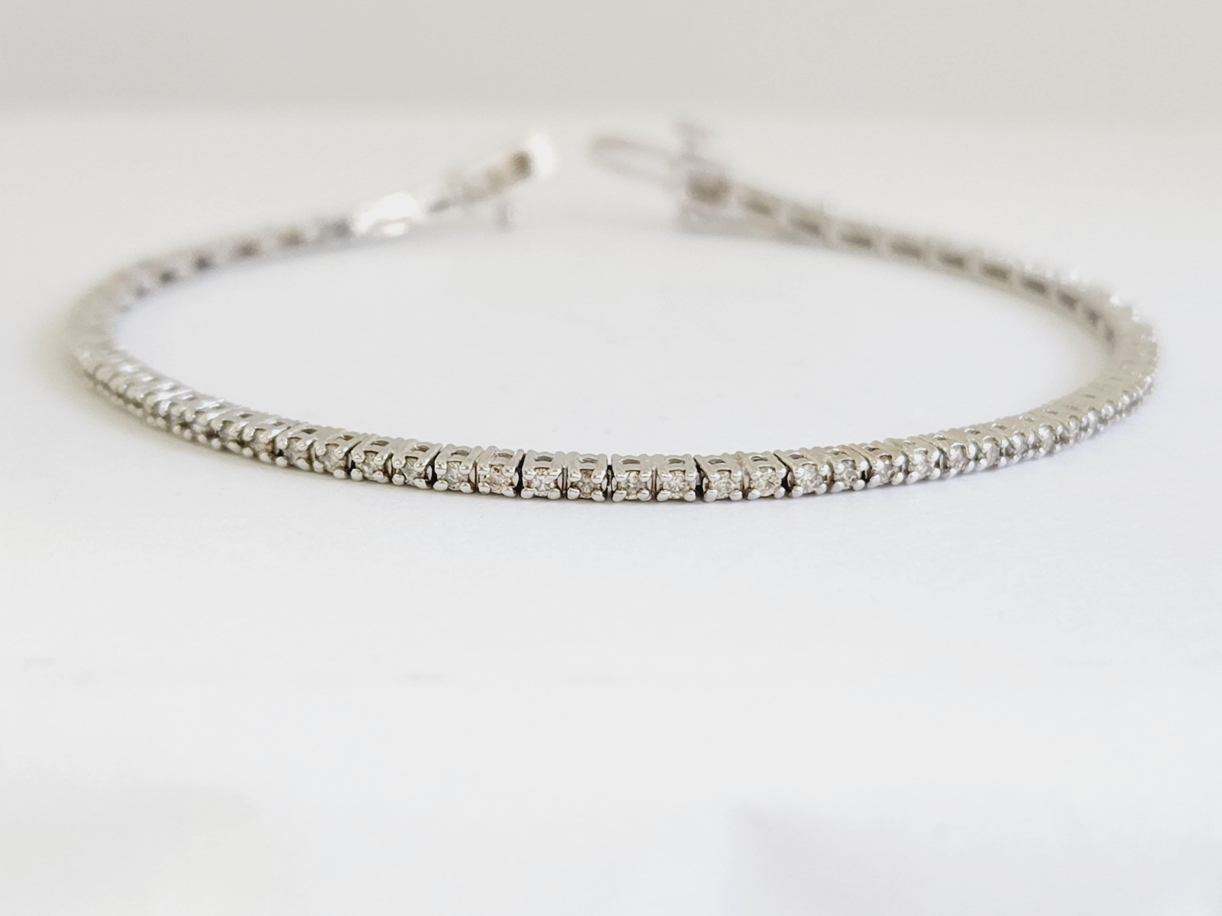 Very sparkling and shiny. a great quality tennis bracelet. 14k white gold. each stone is set in a classic four-prong style for maximum light brilliance. 
7 inch length. Average Color I, Clarity SI, Beautiful for everyday wear.