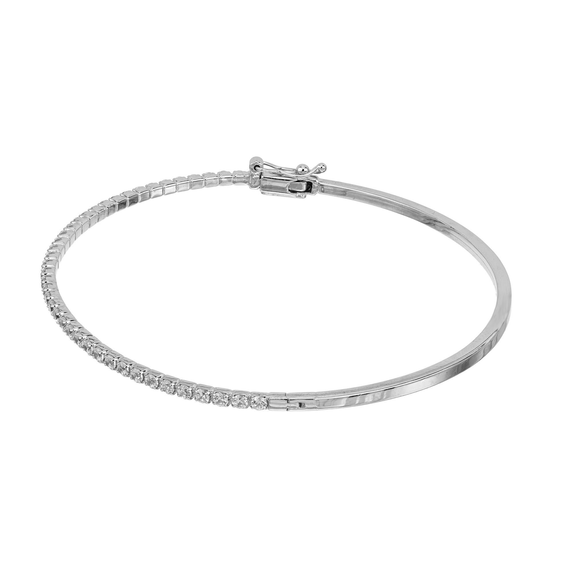 Taglio rotondo Bracciale con cerniera in oro bianco con diamanti rotondi taglio brillante da 1,00 carati in vendita