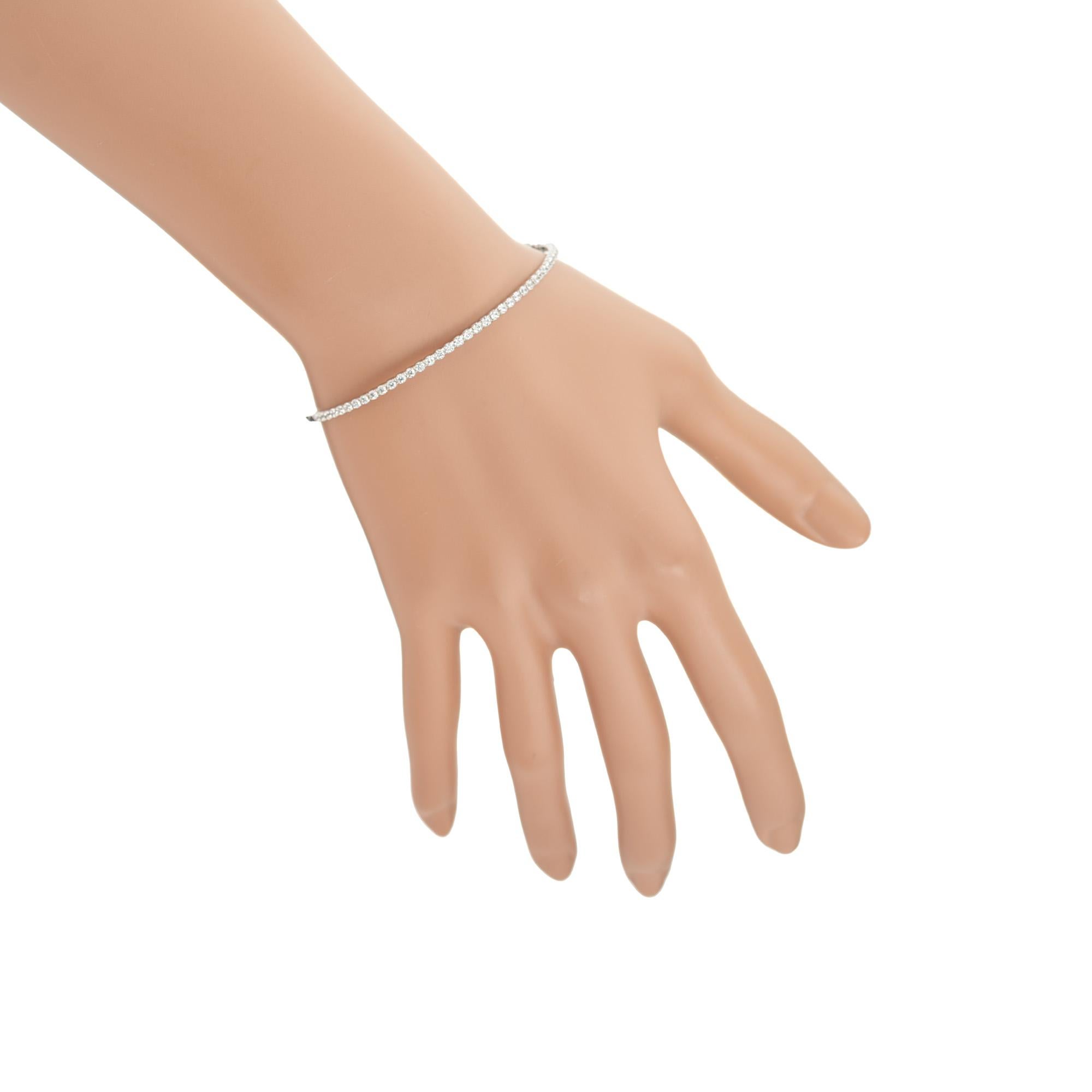 Bracciale con cerniera in oro bianco con diamanti rotondi taglio brillante da 1,00 carati in vendita 1