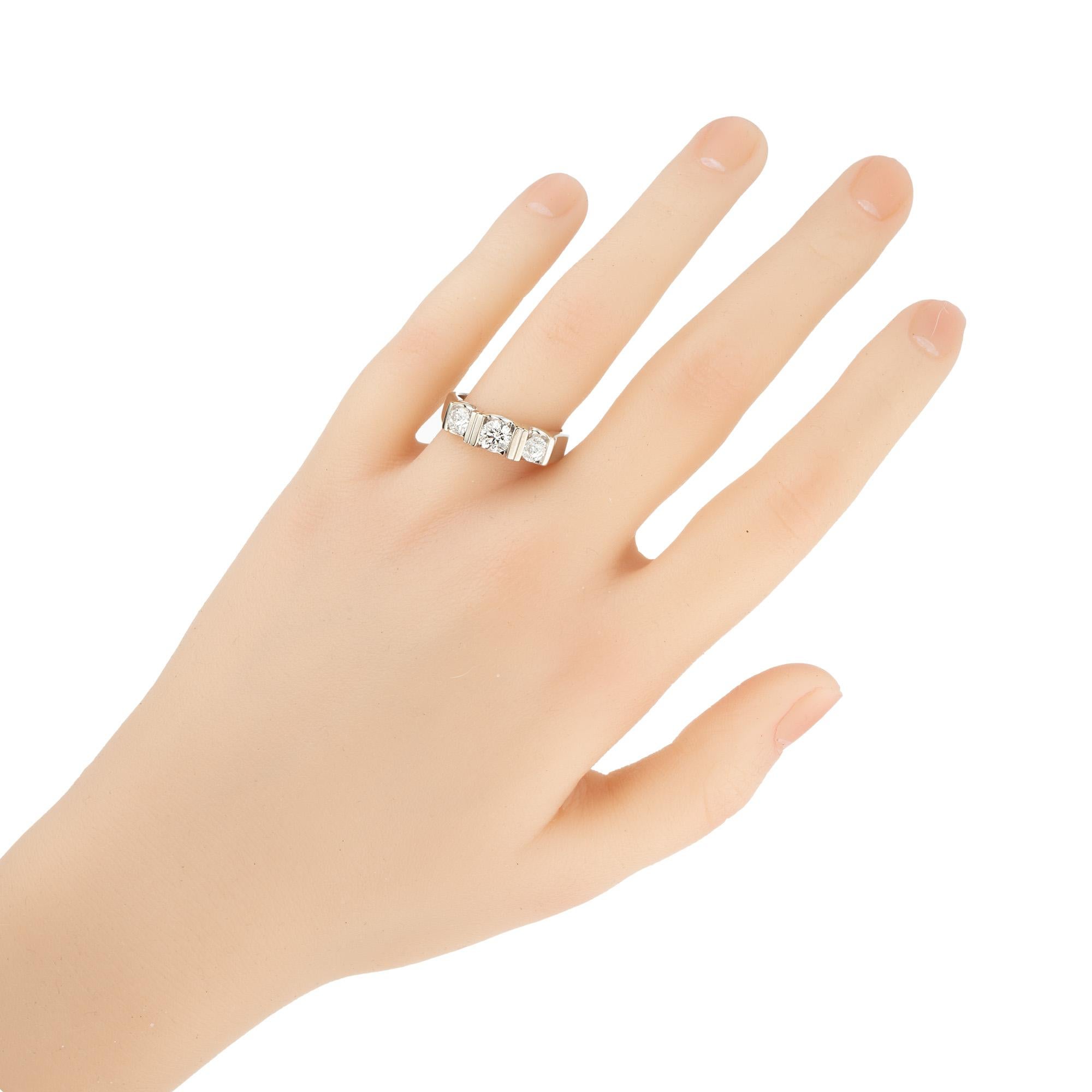 Anillo de oro blanco de 1,00 quilates con diamante redondo talla brillante y tres piedras en venta 2