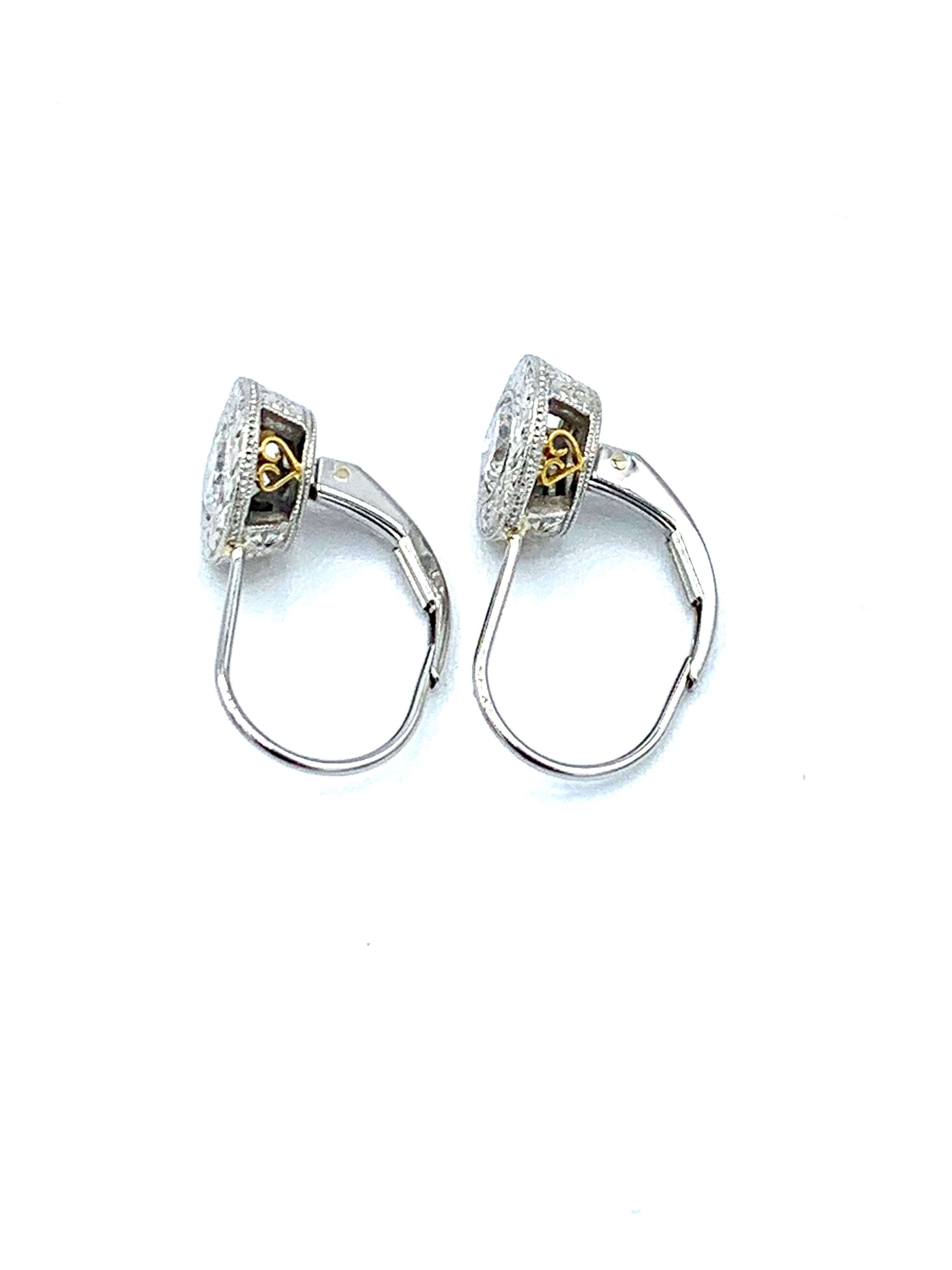 1.00 Carat Round Brilliant Diamond Platinum Dangle Earrings For Sale 1