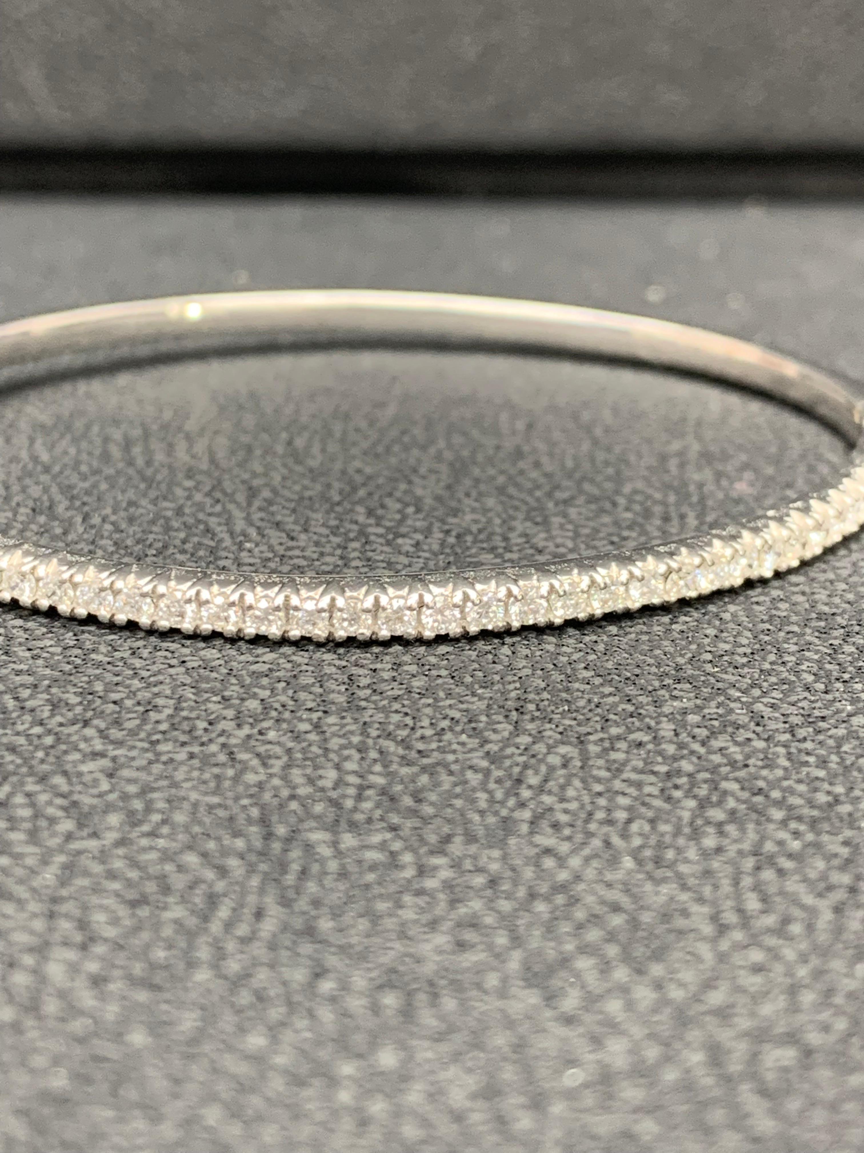 Modern 1.00 Carat Round Cut Diamond White Gold Bangle Bracelet in 14K For Sale
