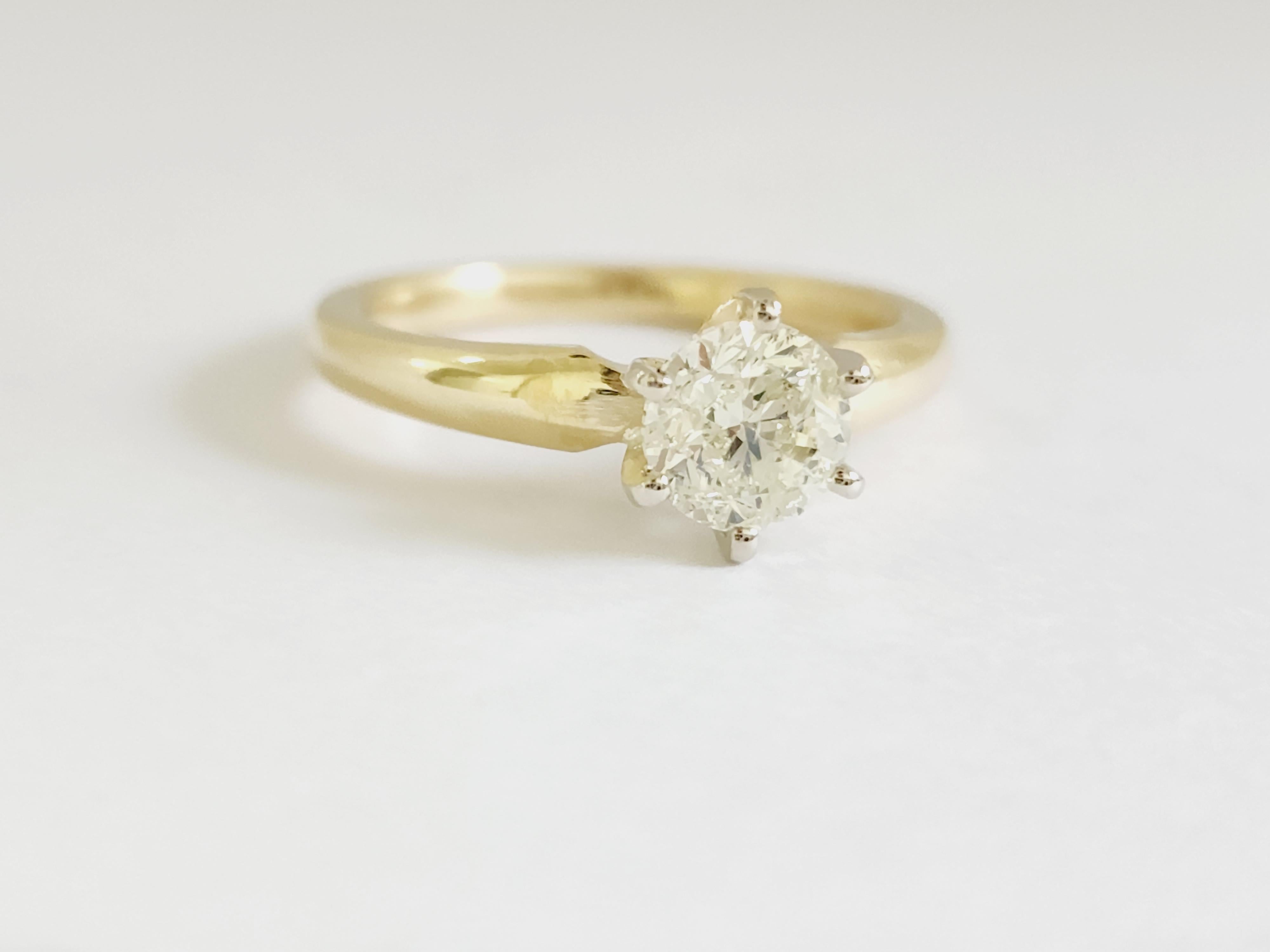 1 Carat Round Diamond 14 Karat Yellow Gold Solitaire Ring In New Condition In Great Neck, NY