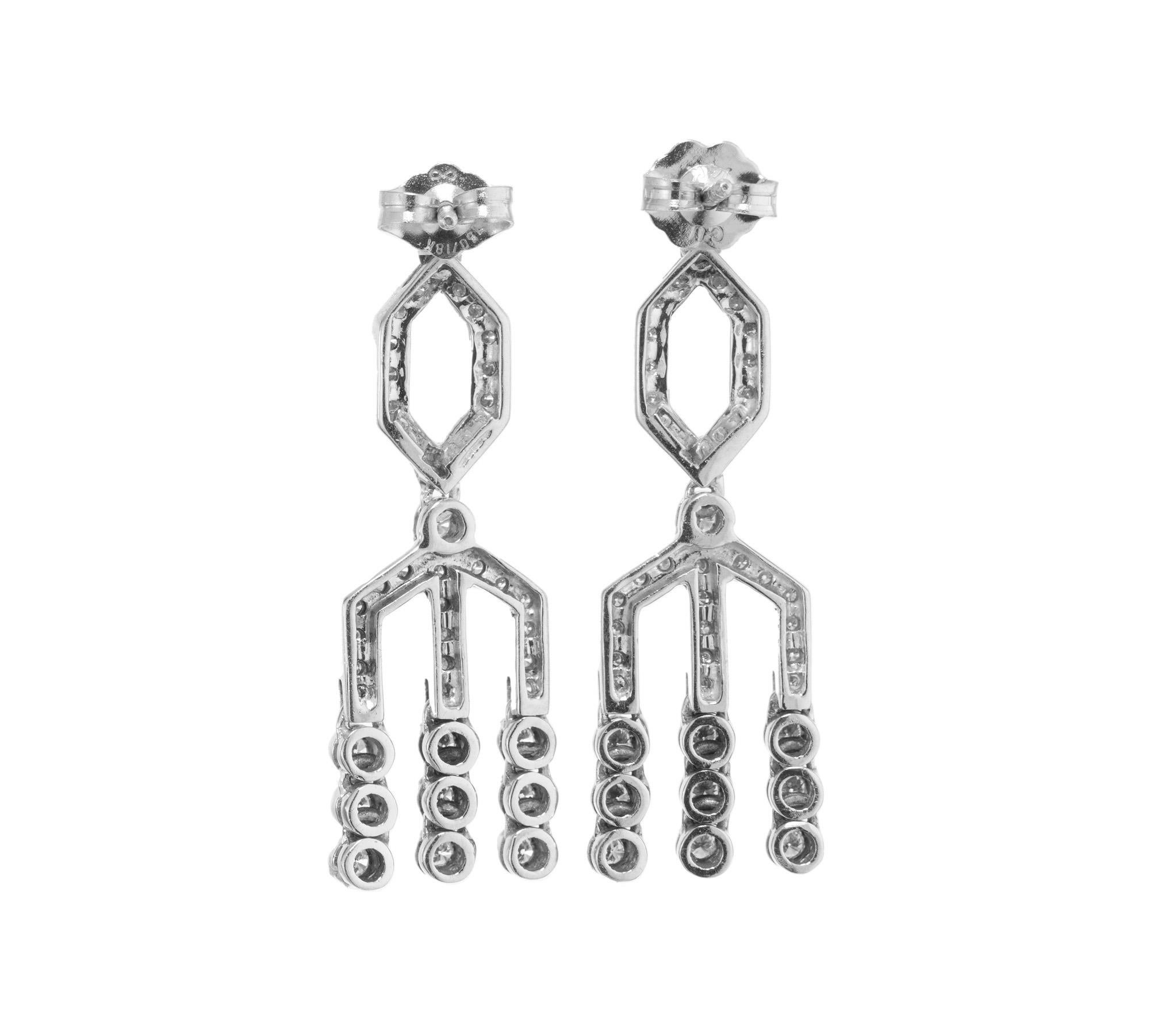 Taille ronde Boucles d'oreilles chandelier en or mi-siècle avec diamant rond de 1,00 carat en vente