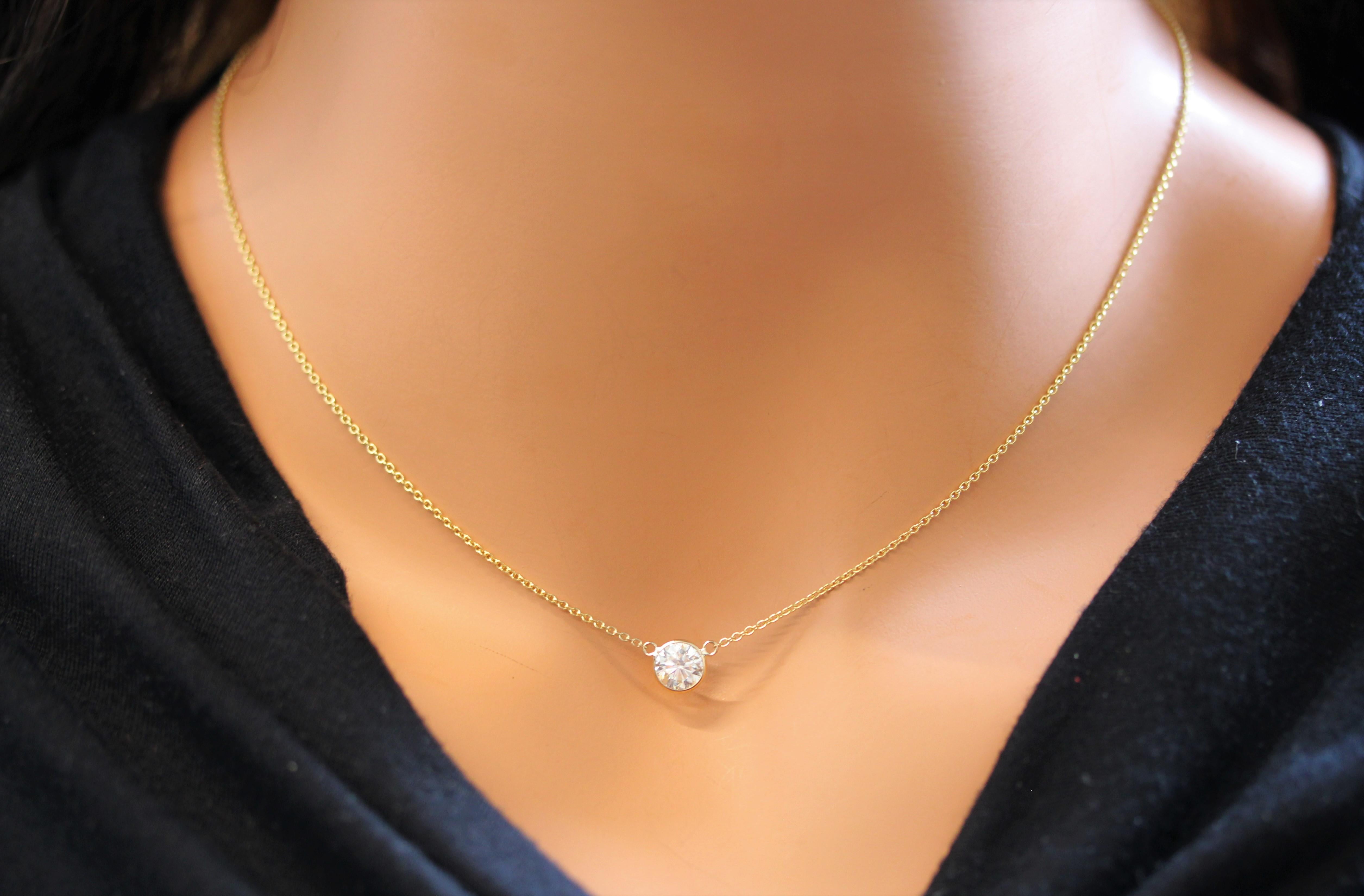 Contemporary 1.00 Carat Round Diamond Handmade Solitaire Necklace In 14k Yellow Gold For Sale