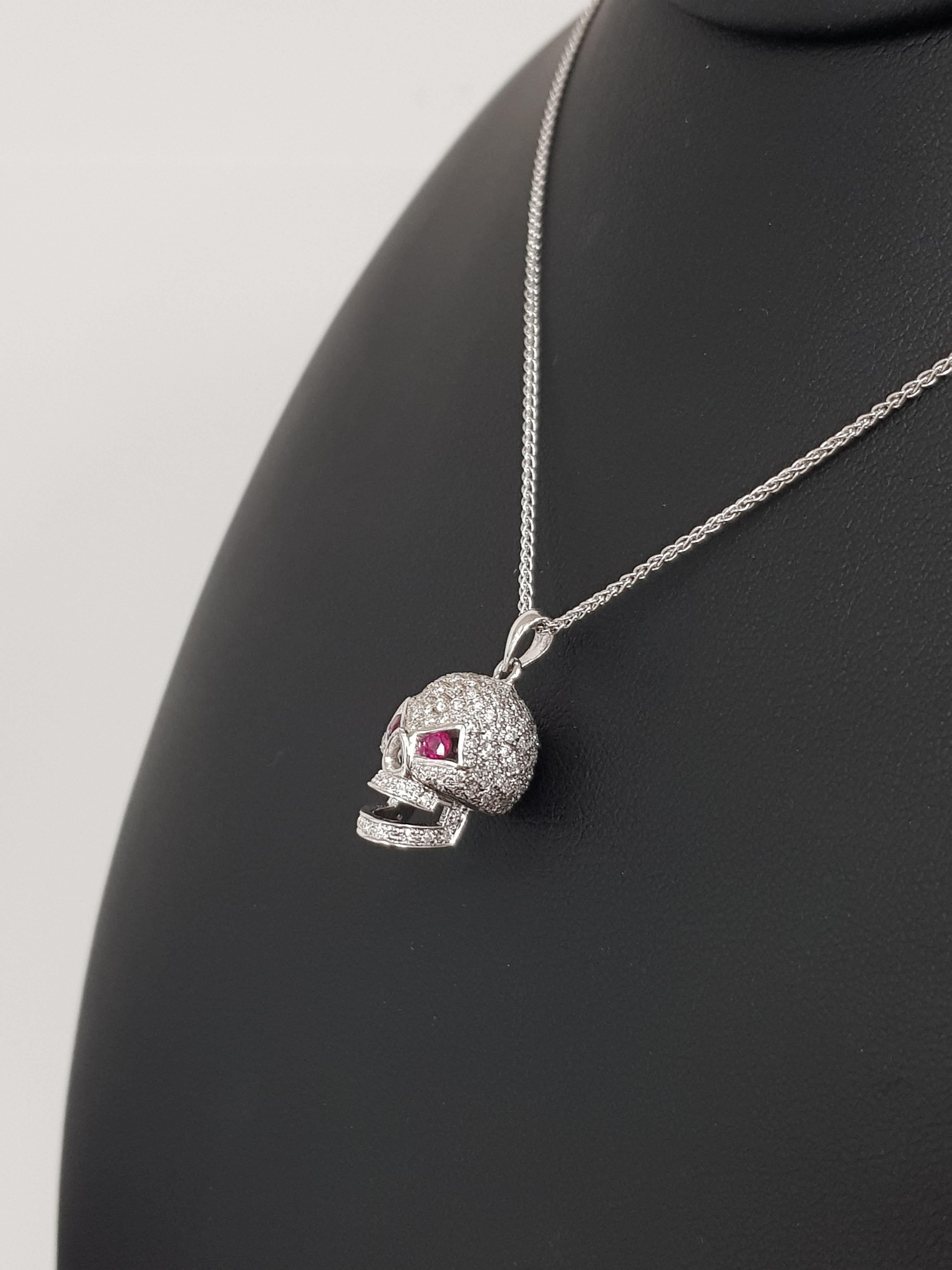 1.00 Quilate Diamante Redondo Rubí Rojo 18 Kt Oro Blanco Tresor Cráneo Collar Colgante Moderno en venta