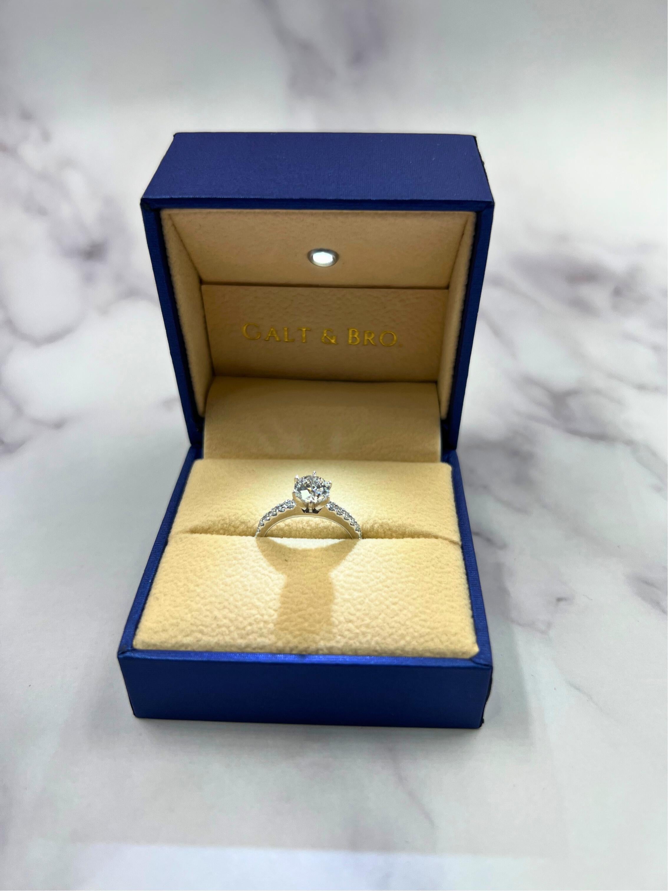 1.00 Carat Round Shape Brilliant Cut Diamond 18 Karat White Gold Engagement Ring For Sale 2