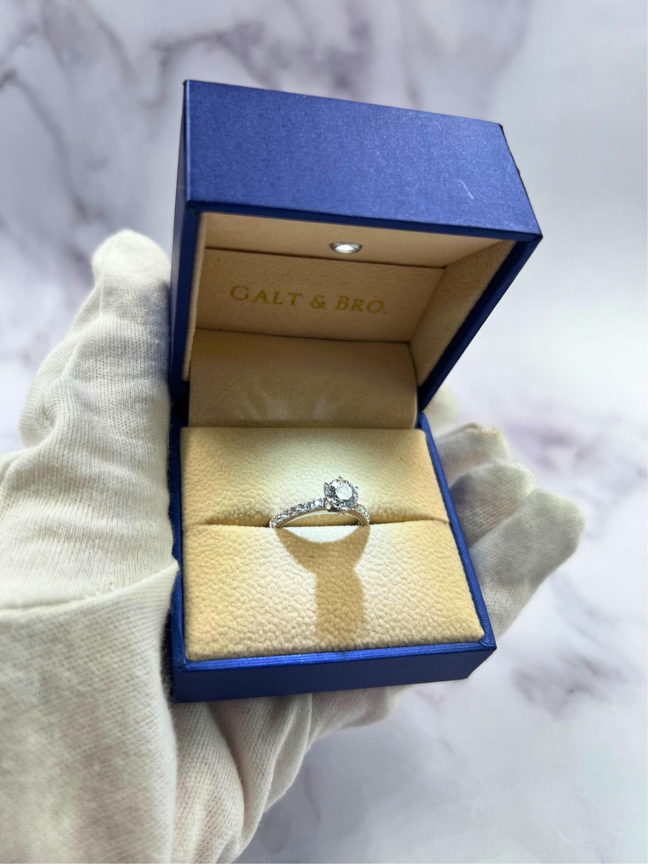 1.00 Carat Round Shape Brilliant Cut Diamond 18 Karat White Gold Engagement Ring For Sale 1