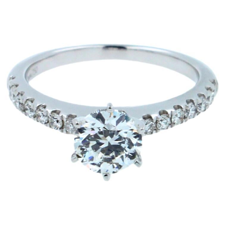 1.00 Carat Round Shape Brilliant Cut Diamond 18 Karat White Gold Engagement Ring For Sale