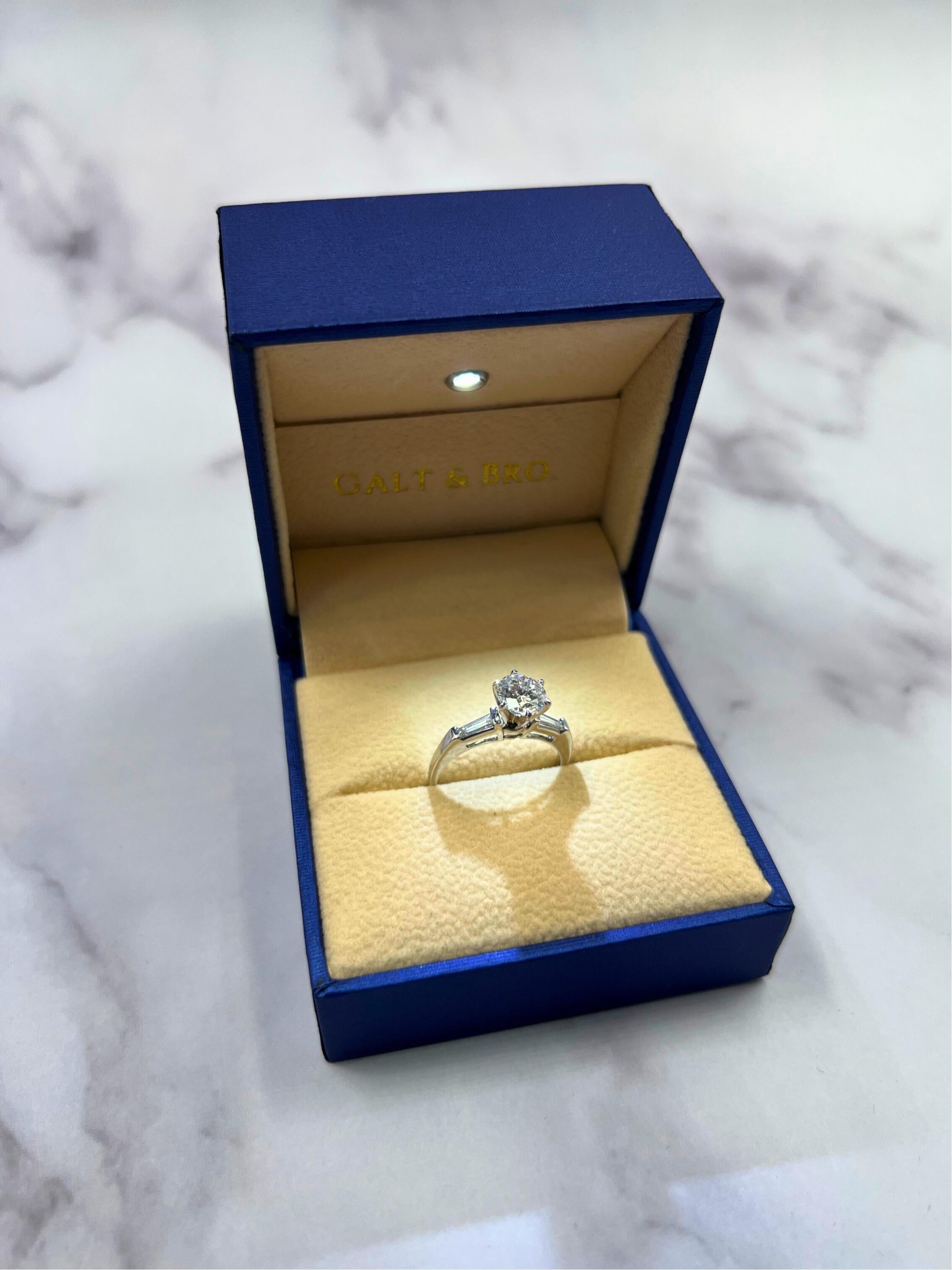 1.00 Carat Round Shape Brilliant Cut Diamond 18k White Gold Baguette Sides Ring For Sale 5