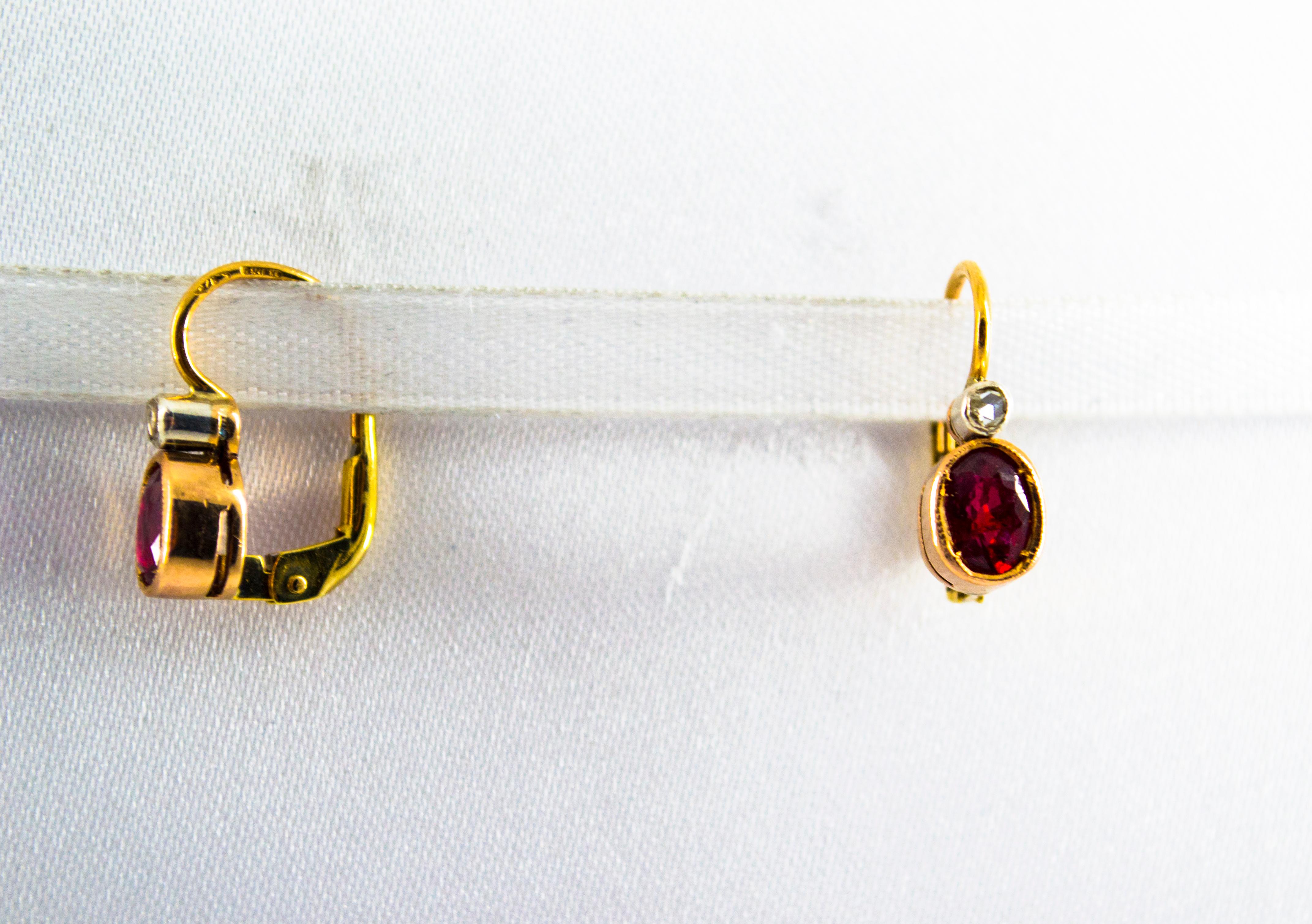 1.00 Carat Ruby 0.04 Carat White Diamond Yellow Gold Dangle Lever-Back Earrings In New Condition In Naples, IT