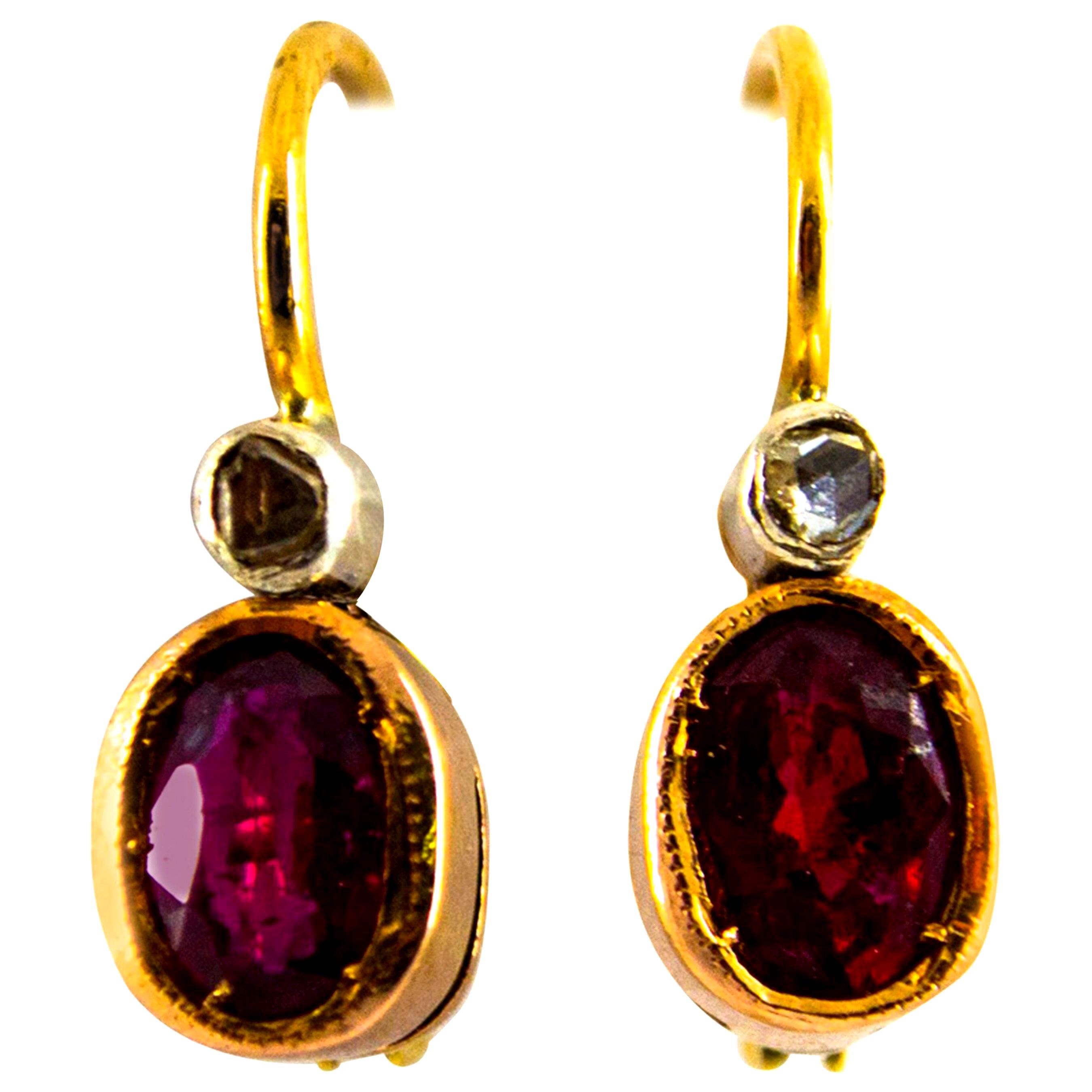 1.00 Carat Ruby 0.04 Carat White Diamond Yellow Gold Dangle Lever-Back Earrings For Sale