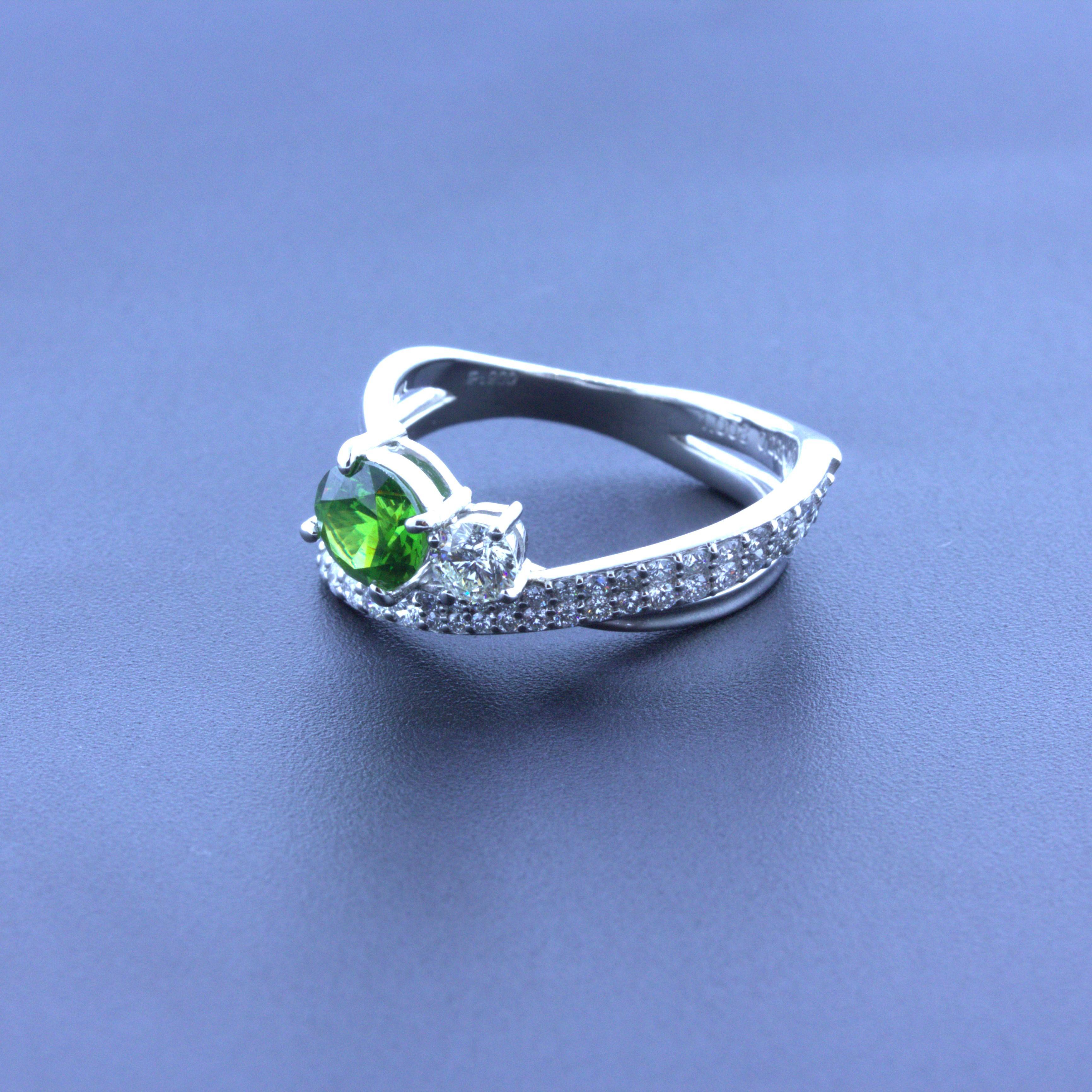 1.00 Karat Russischer Demantoid Granat Diamant Platin Ring (Rundschliff) im Angebot