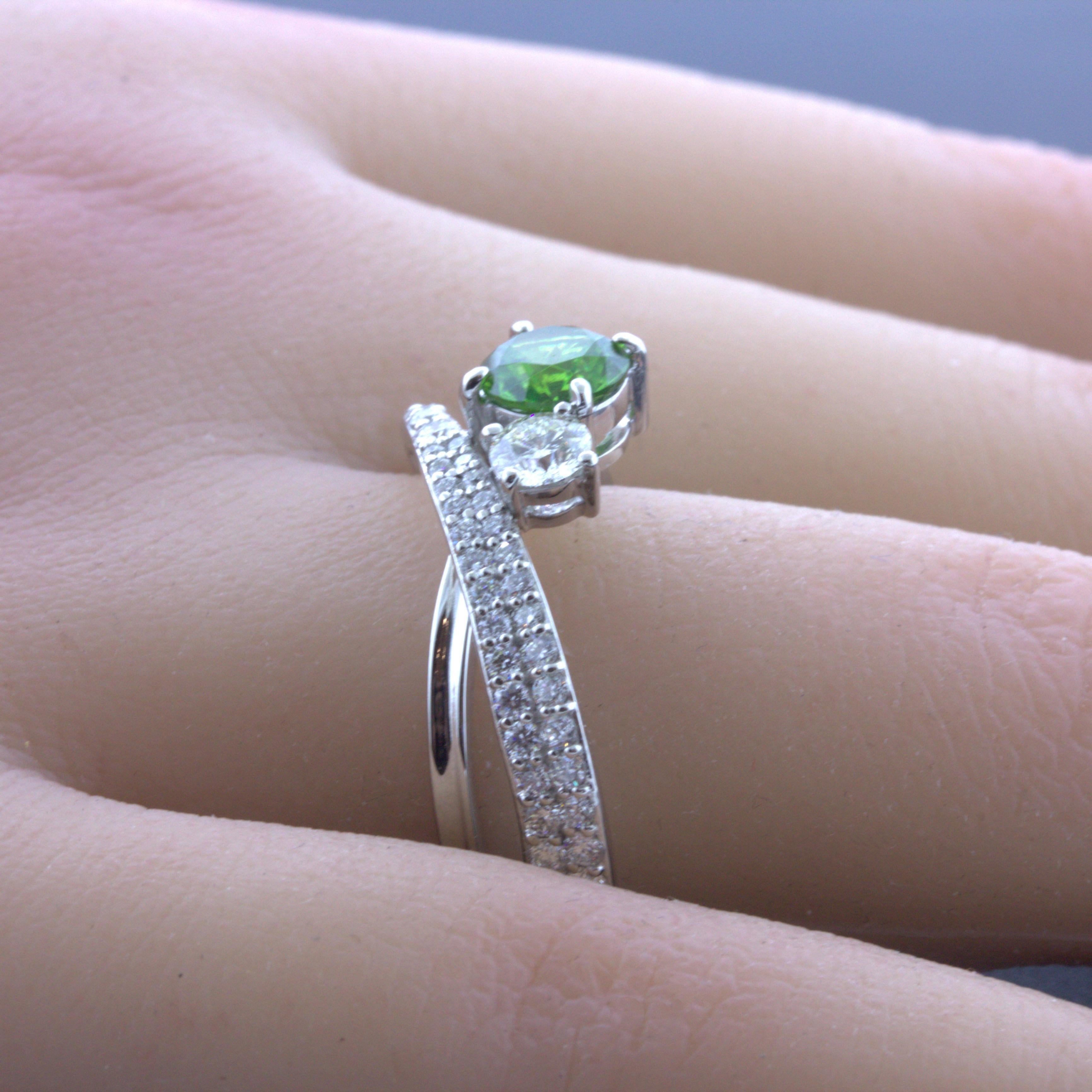 1.00 Carat Russian Demantoid Garnet Diamond Platinum Ring In New Condition For Sale In Beverly Hills, CA