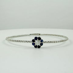 Brazalete flexible con racimo de zafiros y diamantes de 1,00 quilates en oro blanco de 14 quilates