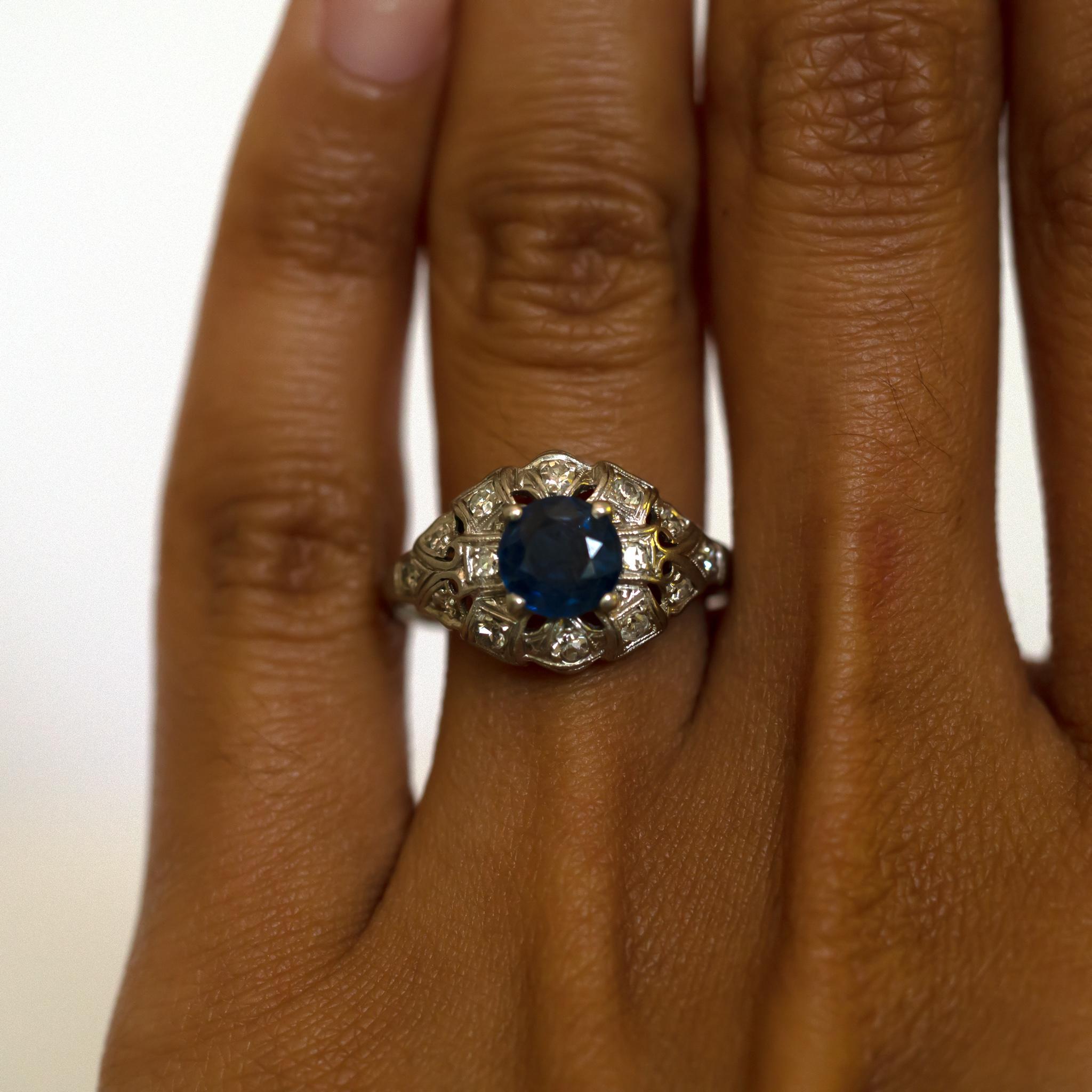 1.00 Carat Sapphire Platinum Engagement Ring For Sale 1