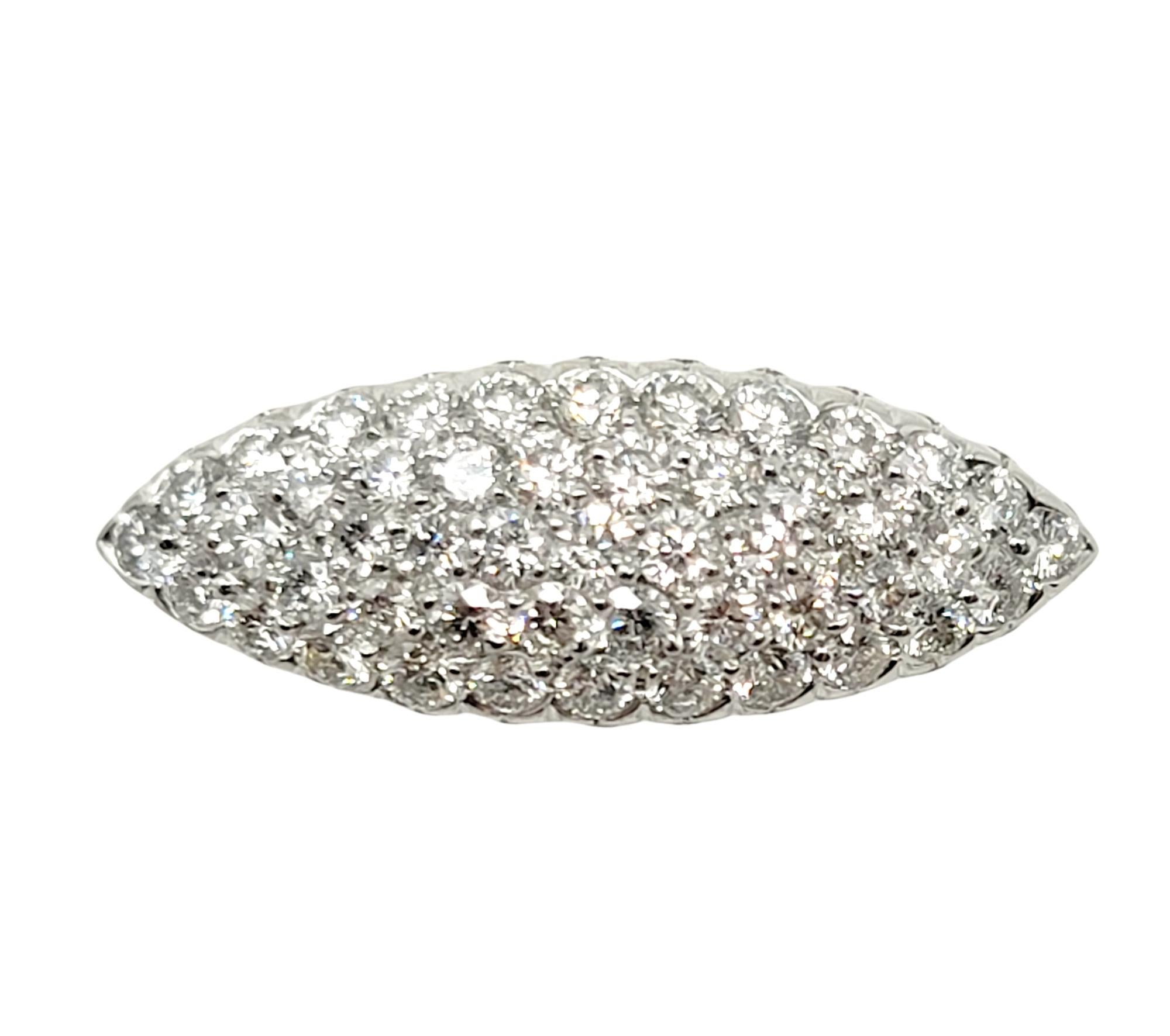 Contemporaneo 1,00 carati totali di diamante rotondo brillante con pavé e anello a forma di marchesa E-F / VS in vendita