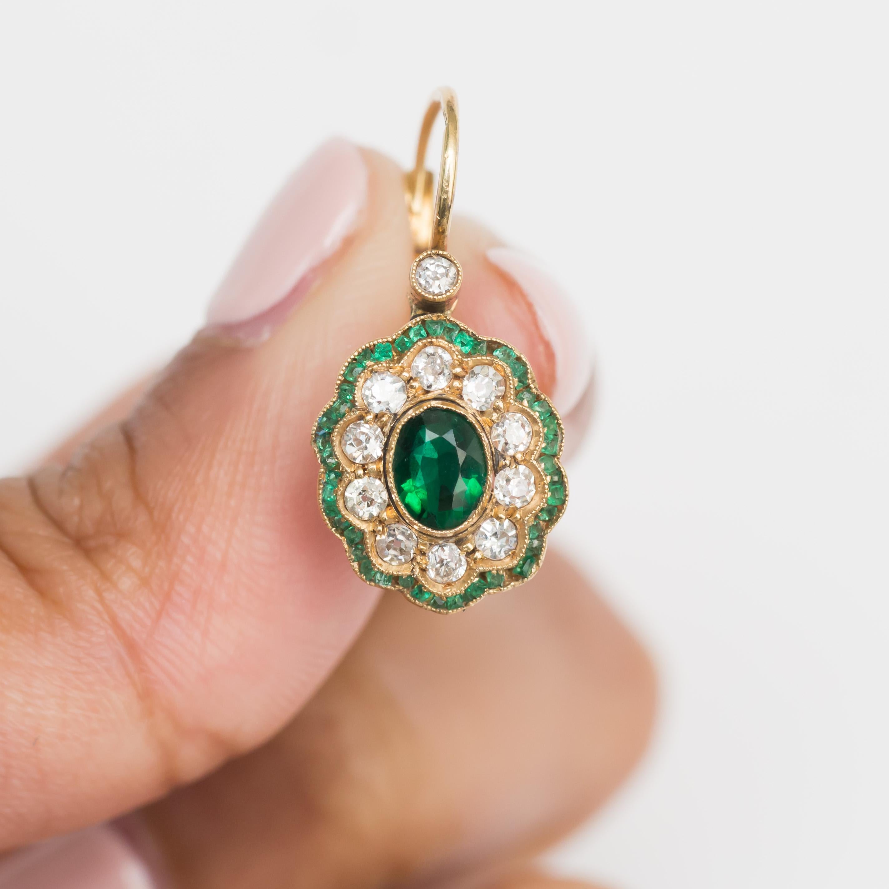 1.00 Carat Total Weight Deep Green Yellow Gold  Earring In Good Condition For Sale In Atlanta, GA