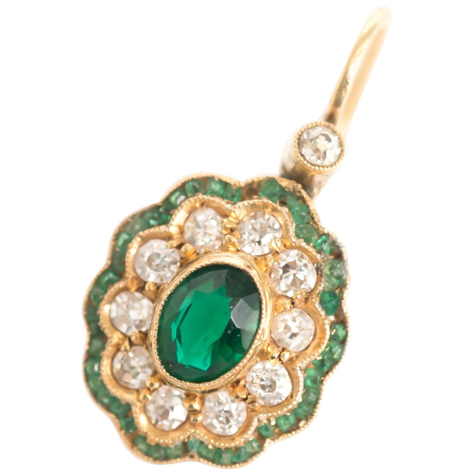 1.00 Carat Total Weight Deep Green Yellow Gold  Earring For Sale