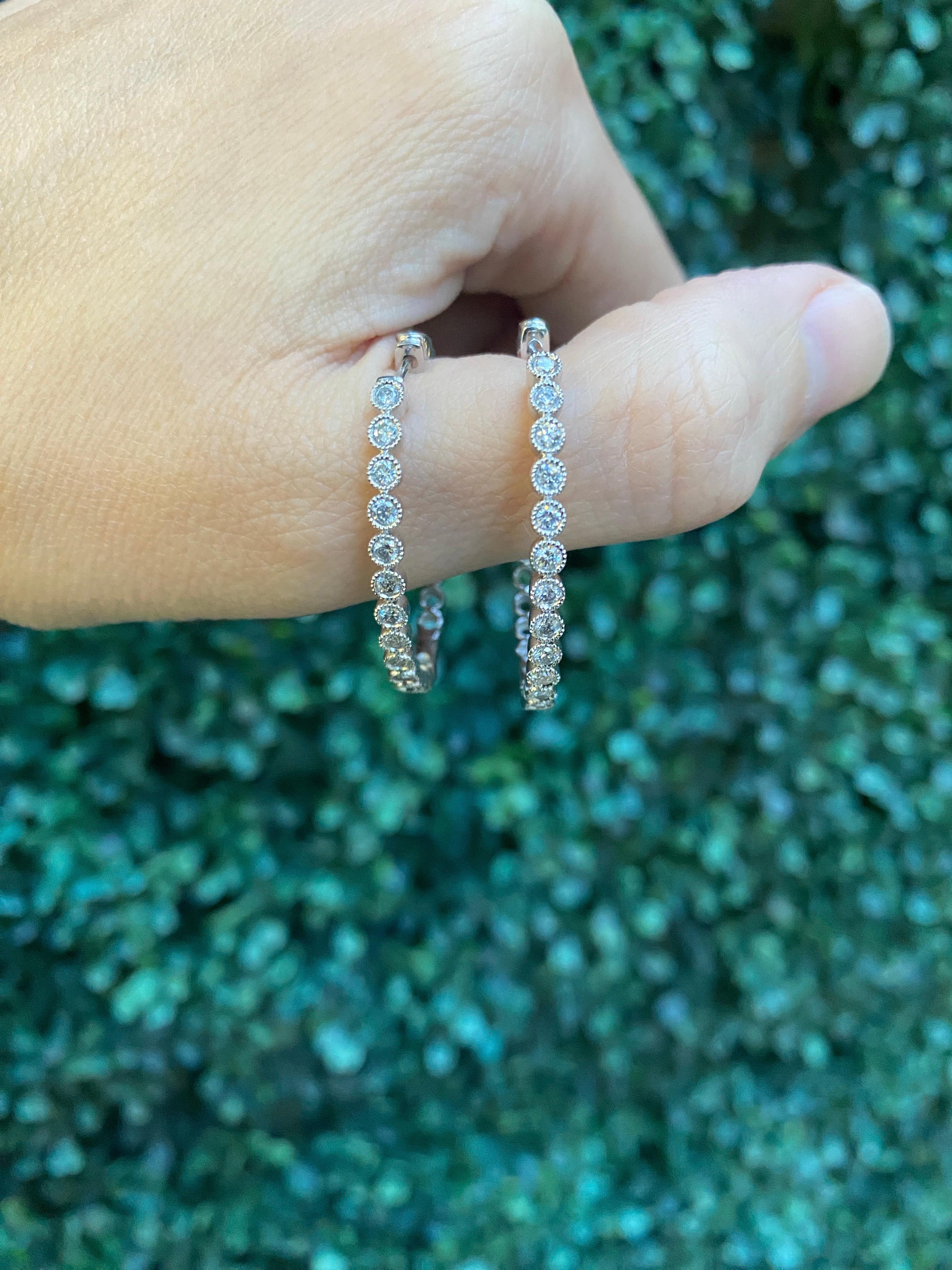 Créoles de forme ovale en or blanc 14 carats, poids total de 1,00 carat en vente 7