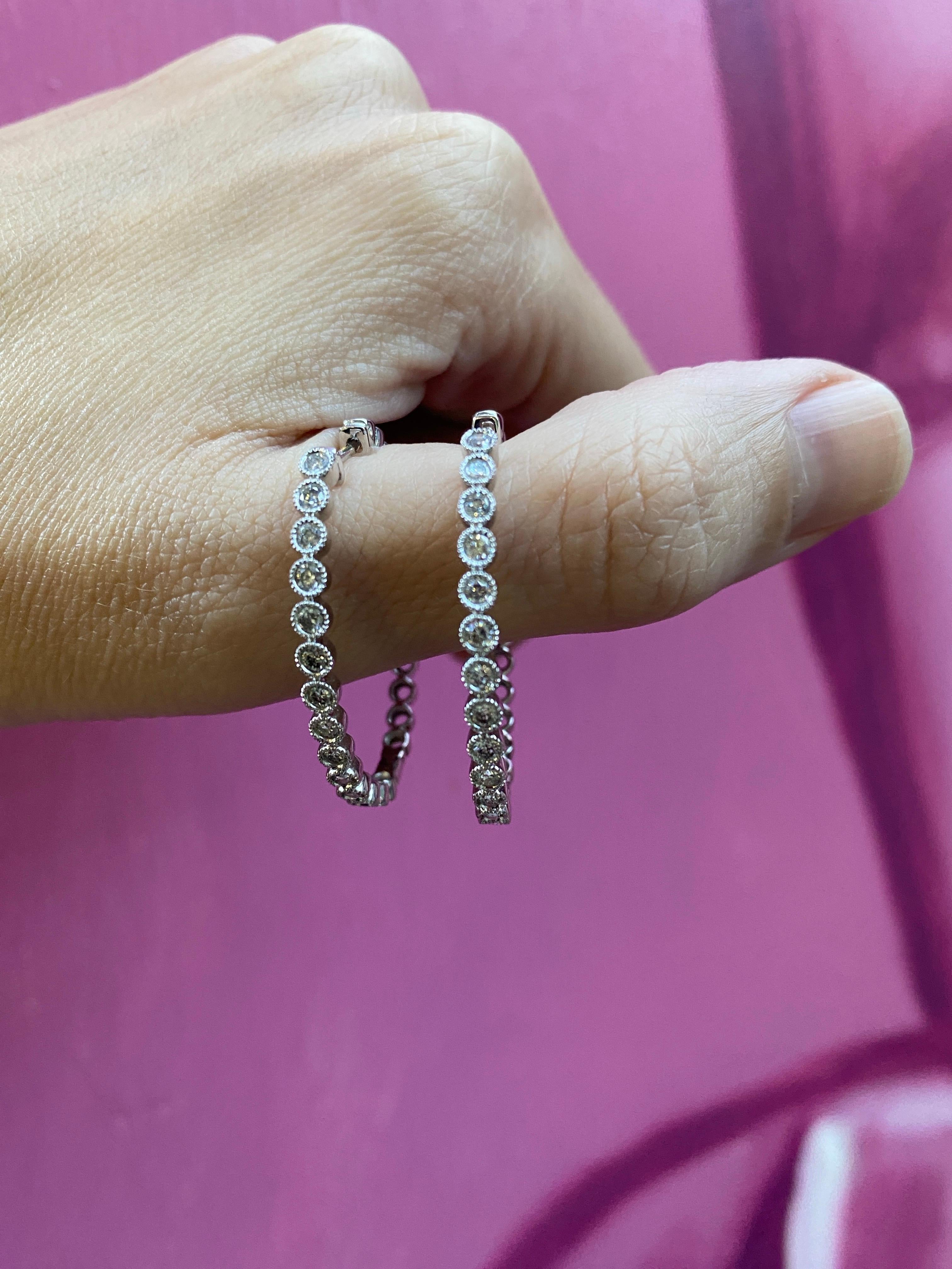 Créoles de forme ovale en or blanc 14 carats, poids total de 1,00 carat en vente 4