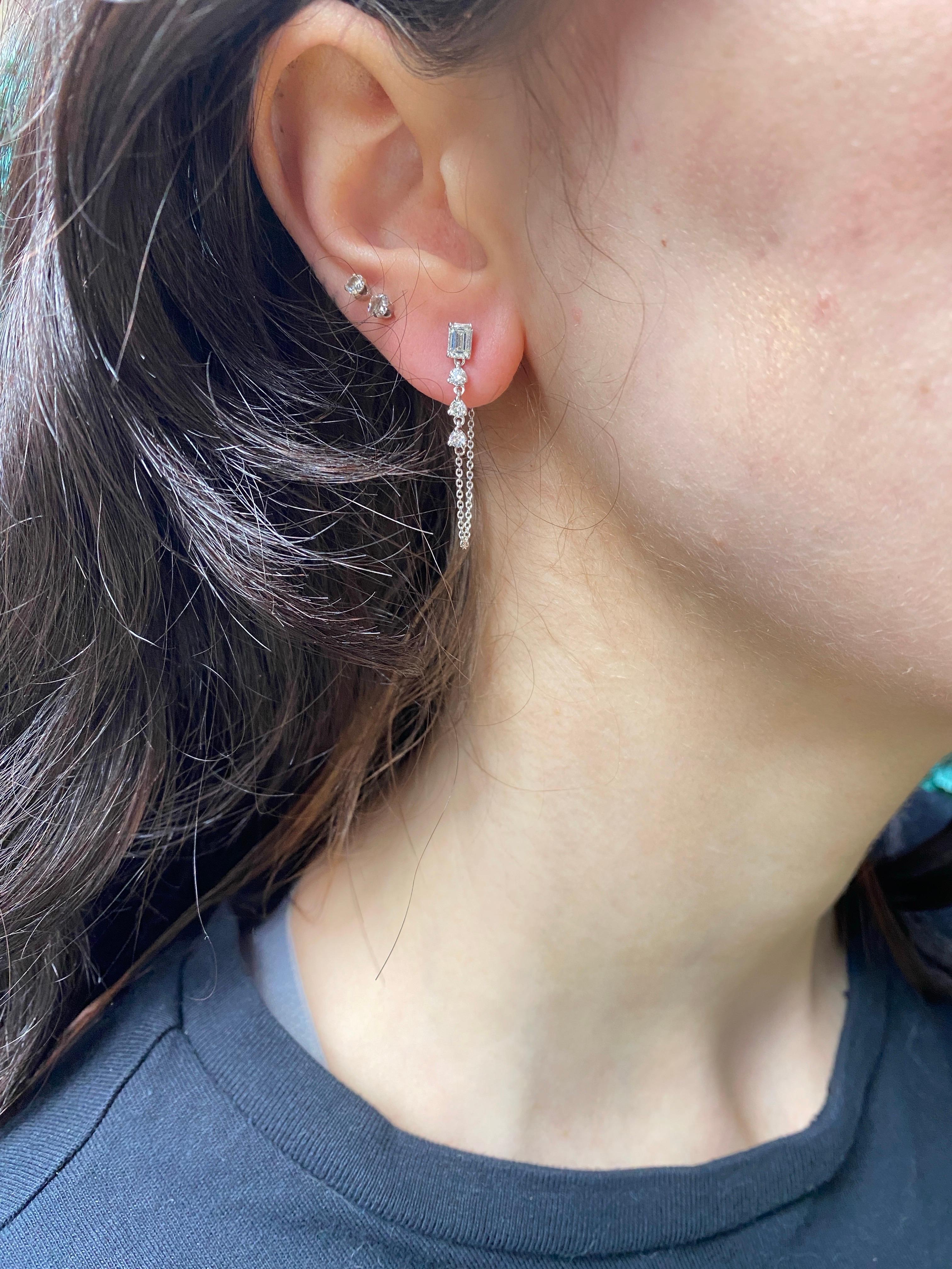 Taille émeraude Boucles d'oreilles pendantes en émeraude et diamant rond de 1,00 carat (poids total) en vente