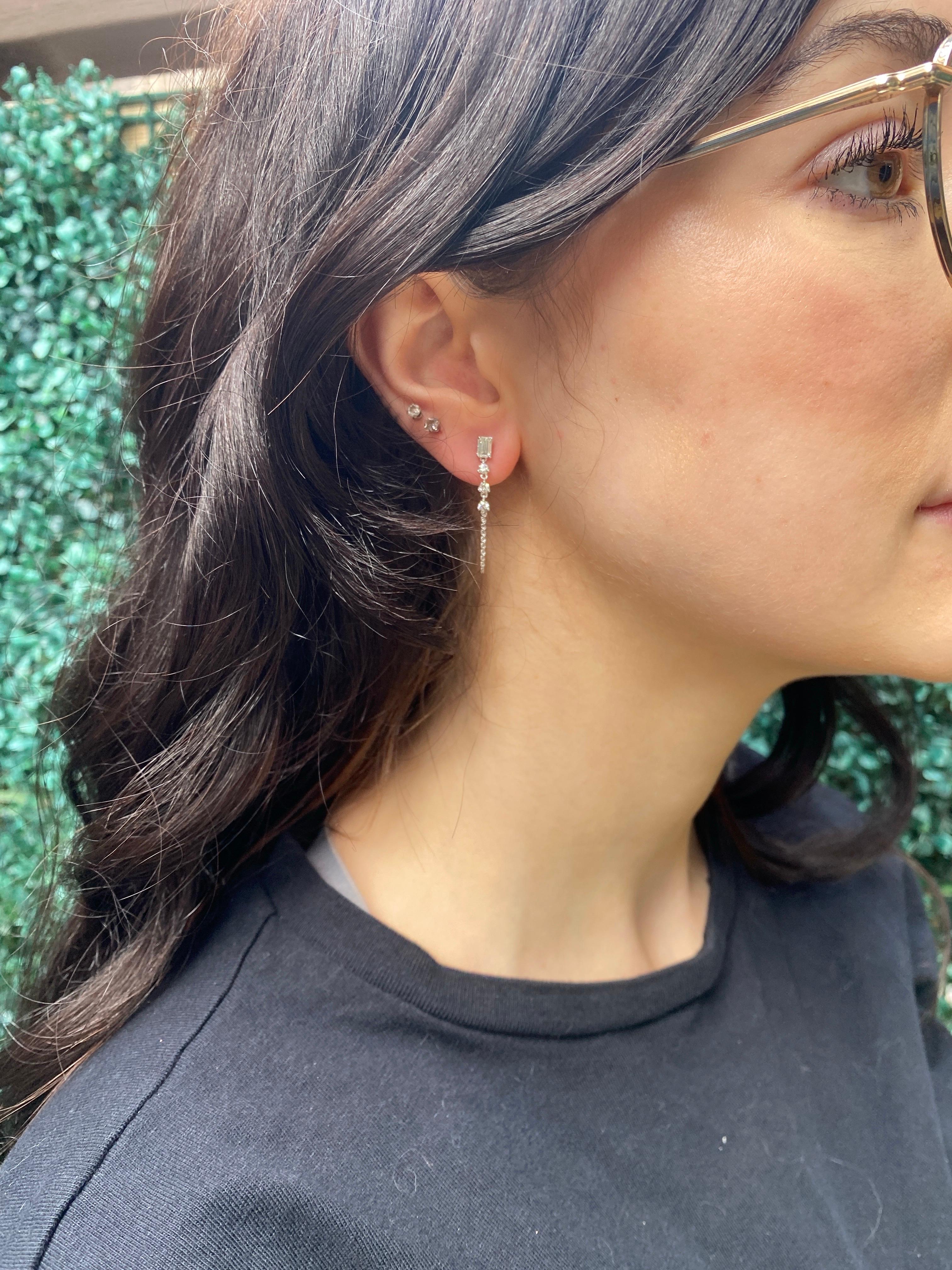 Boucles d'oreilles pendantes en émeraude et diamant rond de 1,00 carat (poids total) Unisexe en vente