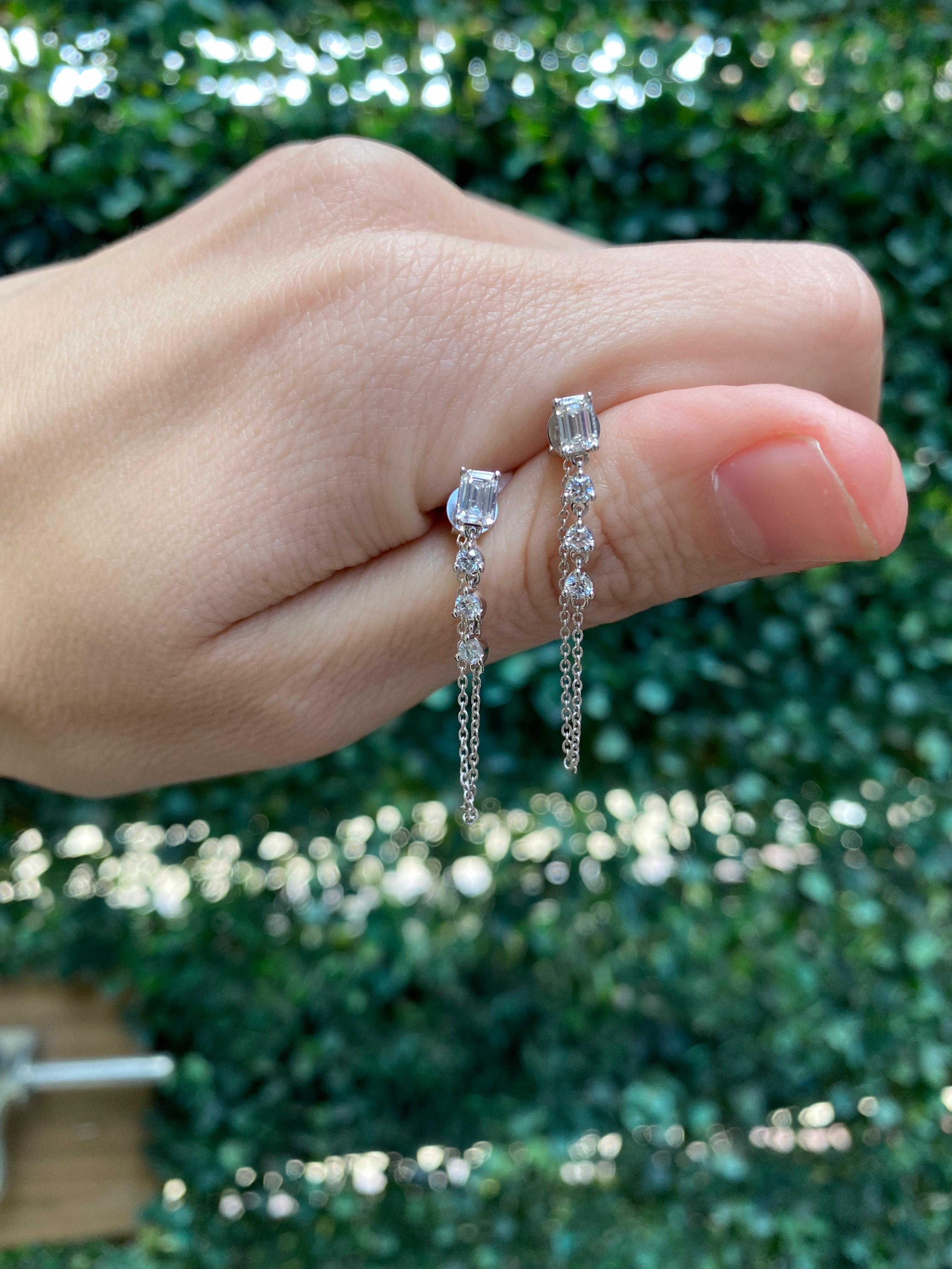Boucles d'oreilles pendantes en émeraude et diamant rond de 1,00 carat (poids total) en vente 4