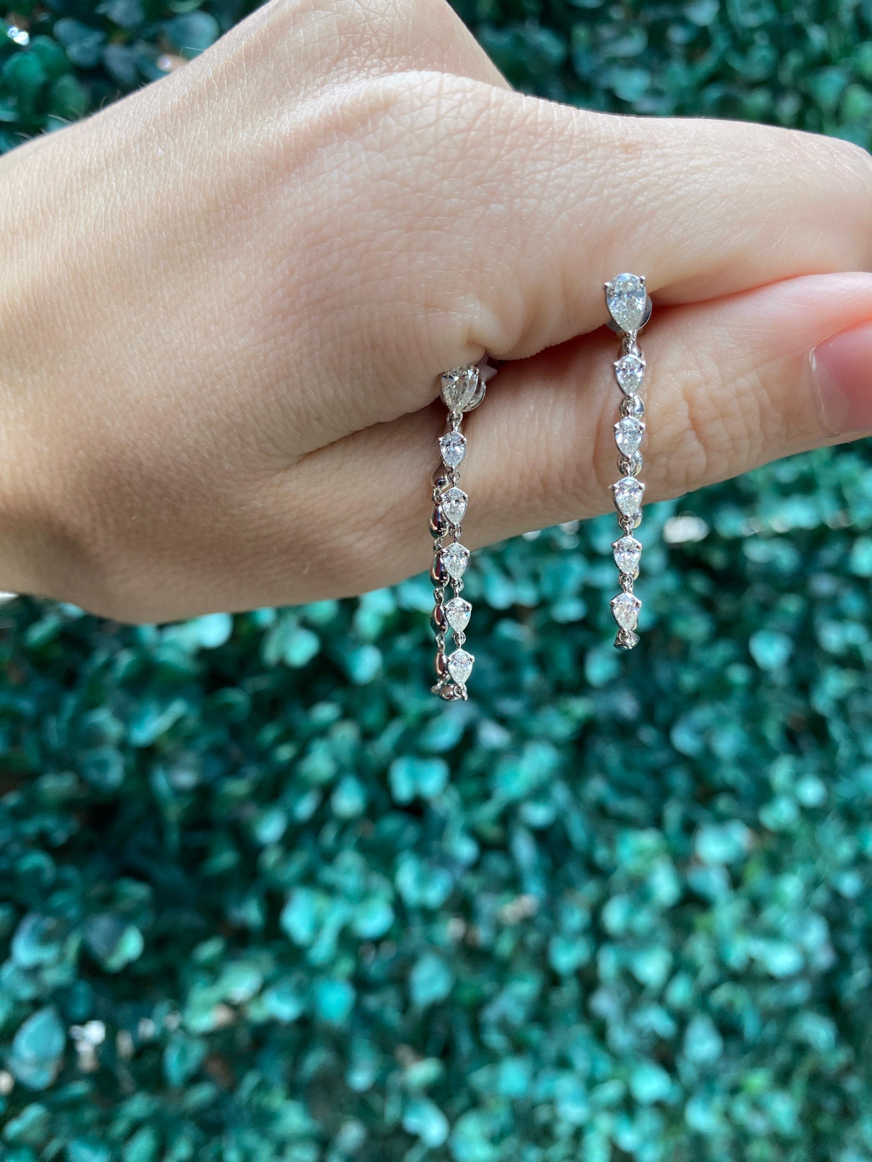 1.00 Carat Total Weight Pear Shaped Natural Diamond Dangle Earrings In New Condition In Houston, TX