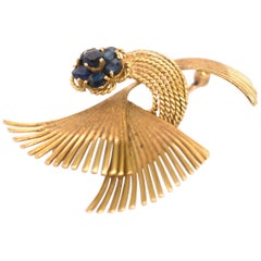 Vintage 1.00 Carat Total Weight Sapphire Yellow Gold Brooch