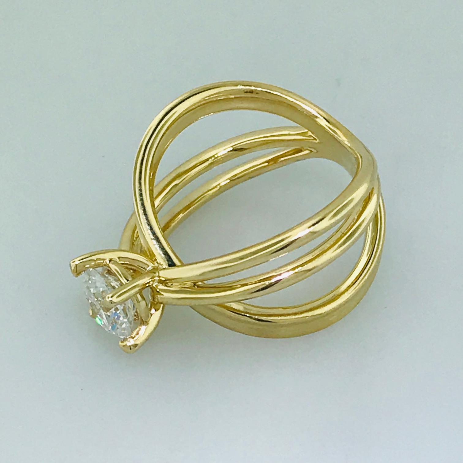1.00 Carat X Design Solitaire Satin and Polish Ring in 14 Karat Yellow Gold For Sale 2