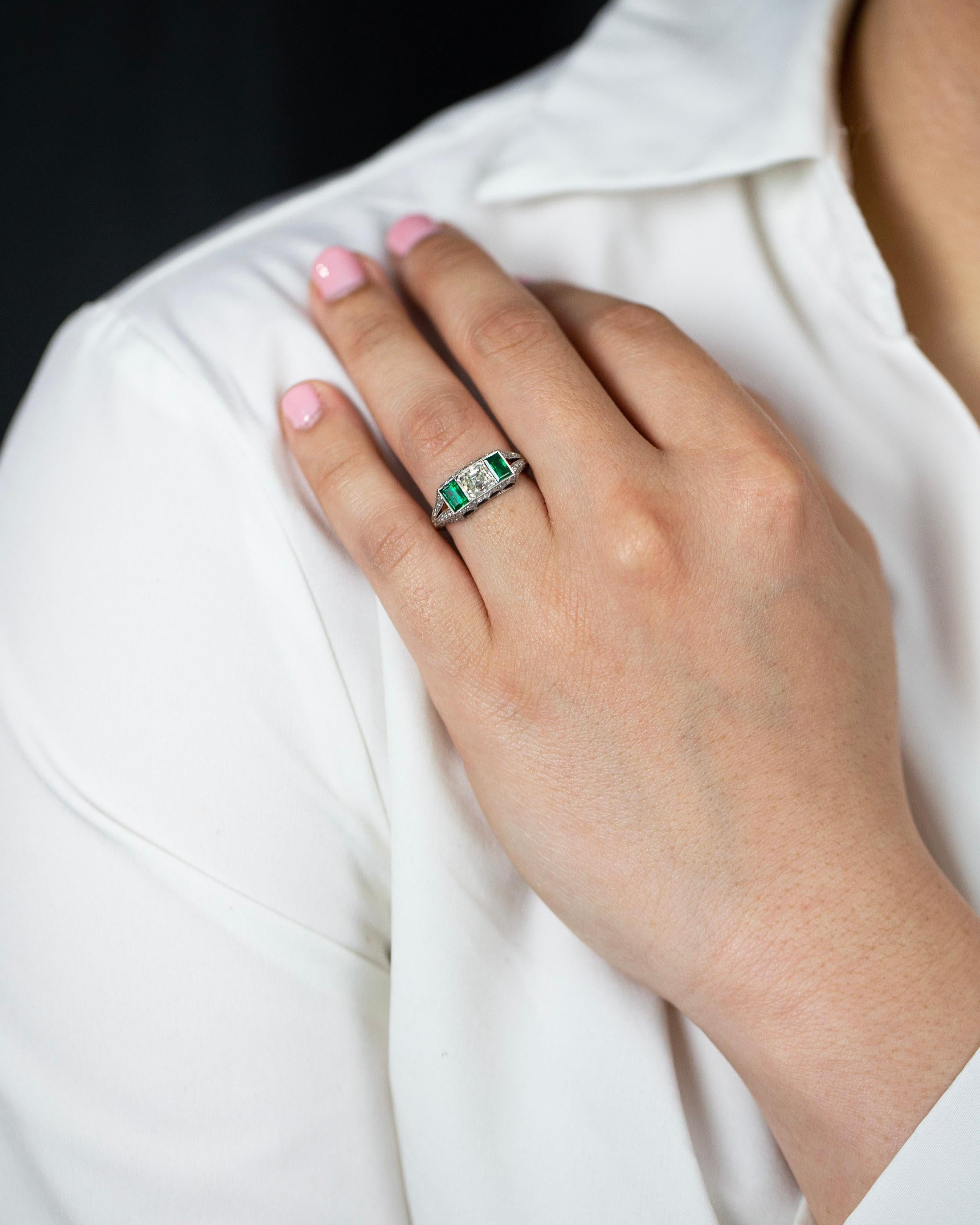 Women's 1.00 Carats Asscher Cut Diamond, Emerald and Onyx Antique Engagement Ring For Sale