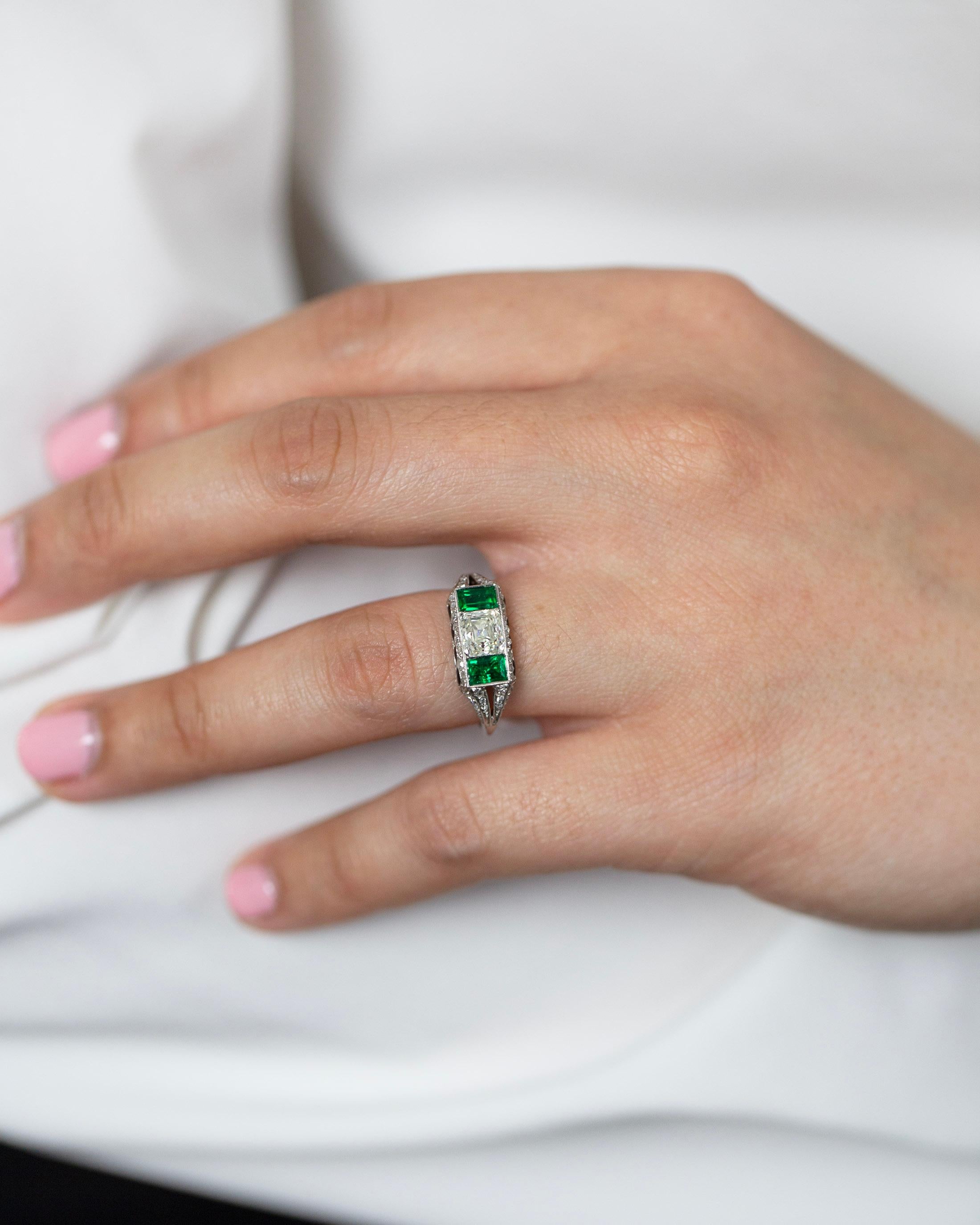1.00 Carats Asscher Cut Diamond, Emerald and Onyx Antique Engagement Ring For Sale 4