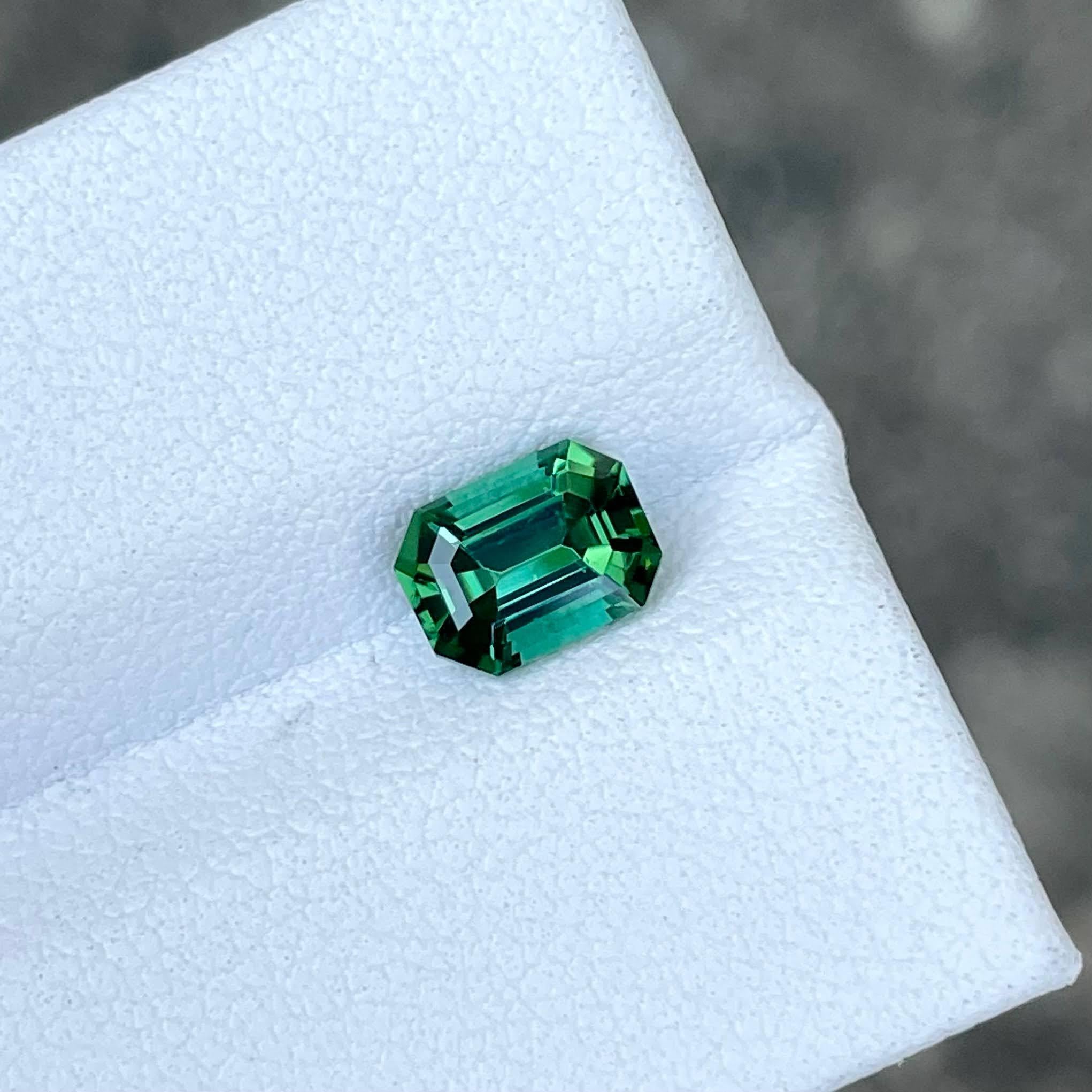 1,00 quilates Piedra turmalina verde azulada Talla esmeralda Piedra preciosa afgana Corte esmeralda en venta