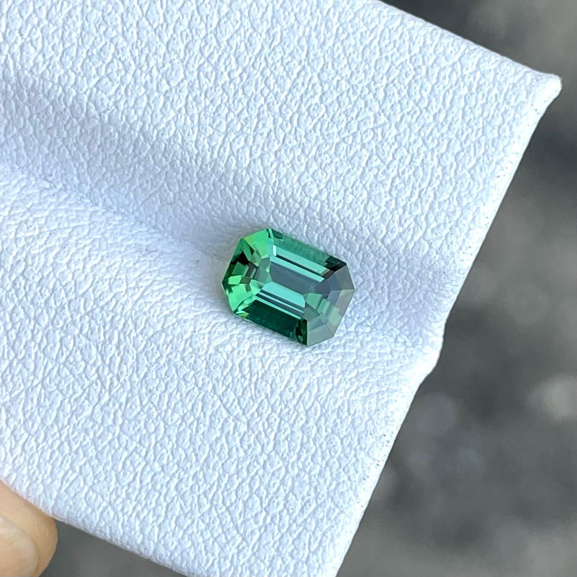 1,00 quilates Piedra turmalina verde azulada Talla esmeralda Piedra preciosa afgana en Nuevo estado para la venta en Bangkok, TH