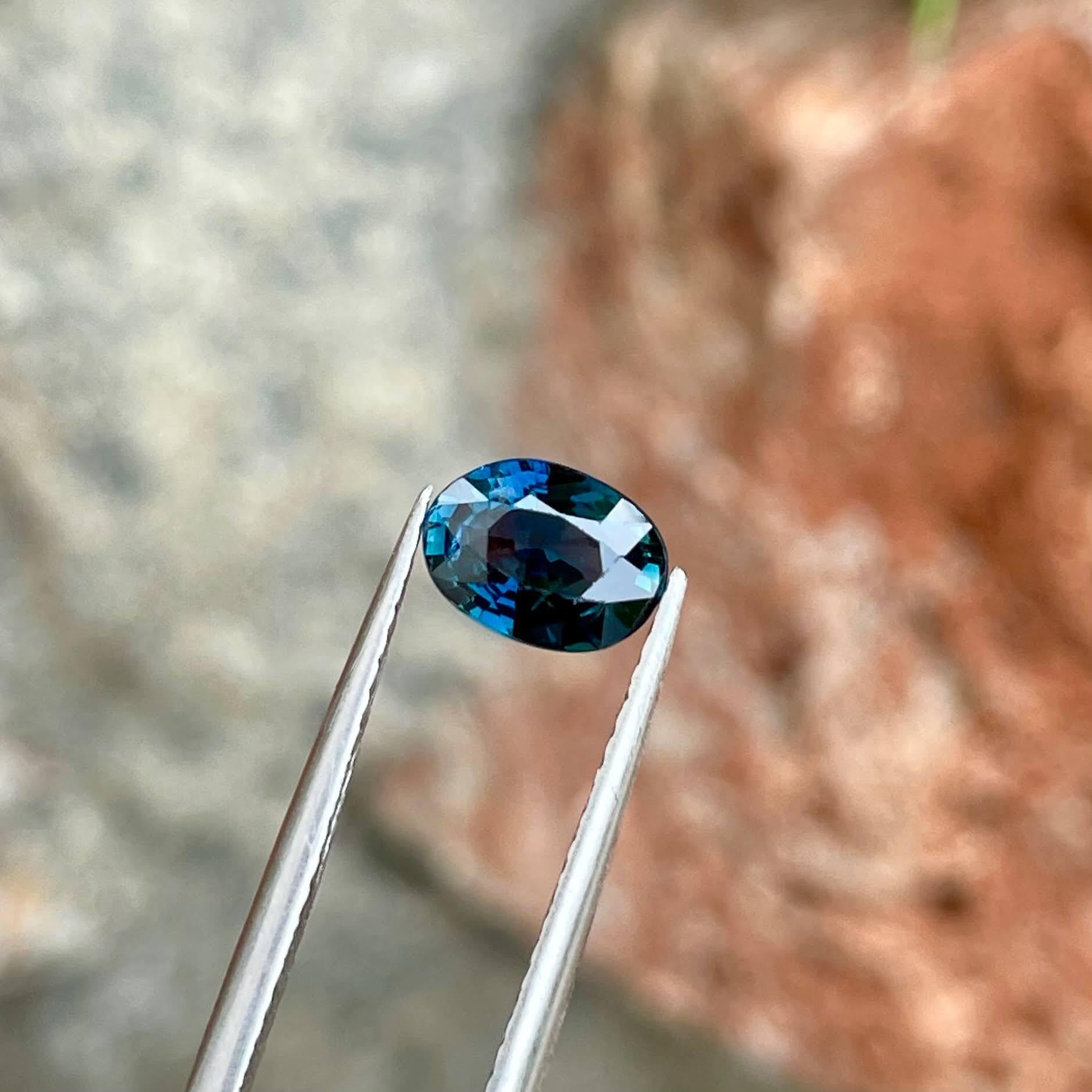  1.00 Carats Deep Blue Loose Sapphire Stone Oval Cut Sri Lankan Gemstone In New Condition In Bangkok, TH